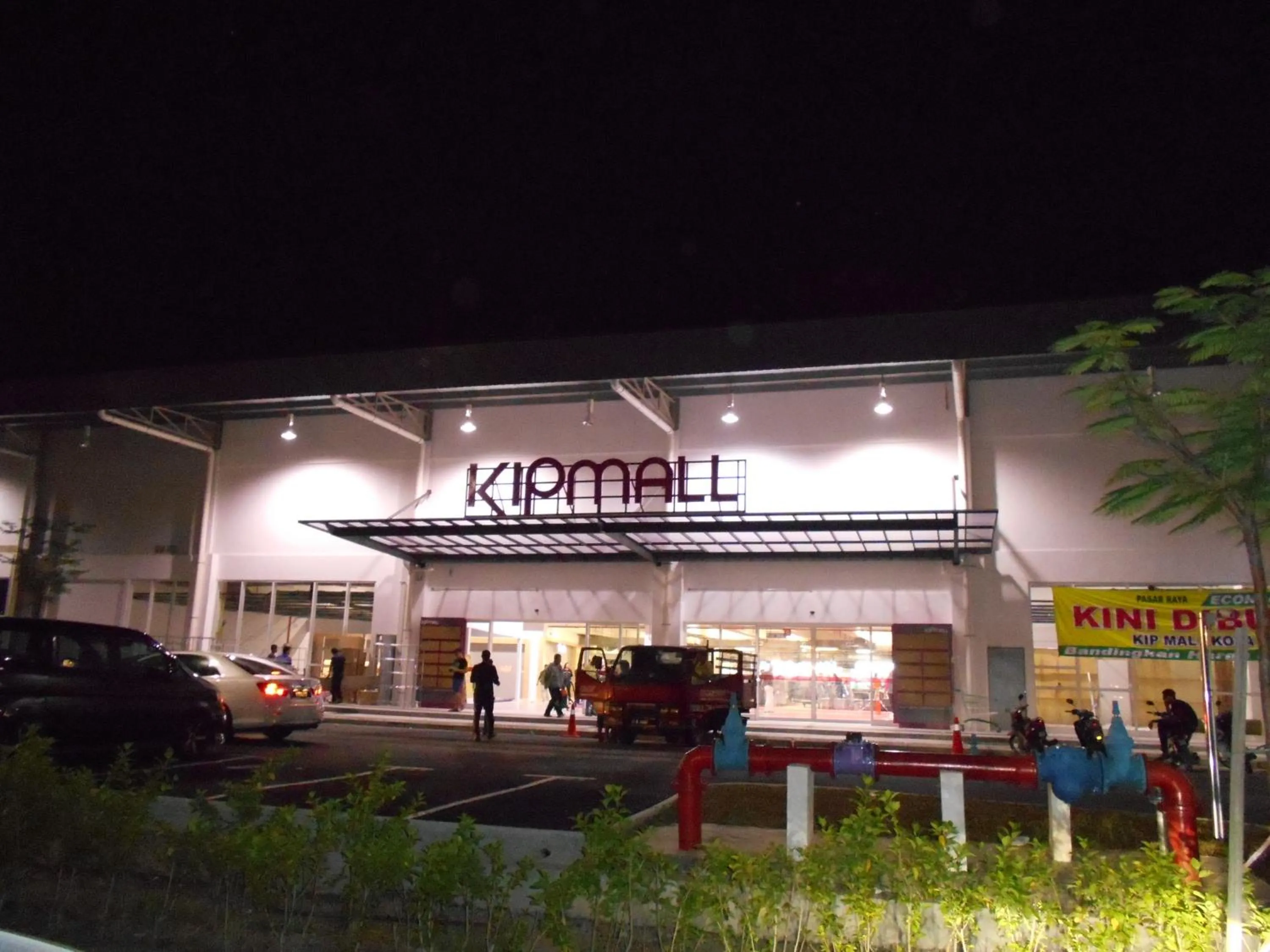 Supermarket/grocery shop in S8 Boutique Hotel near KLIA 1 & KLIA 2