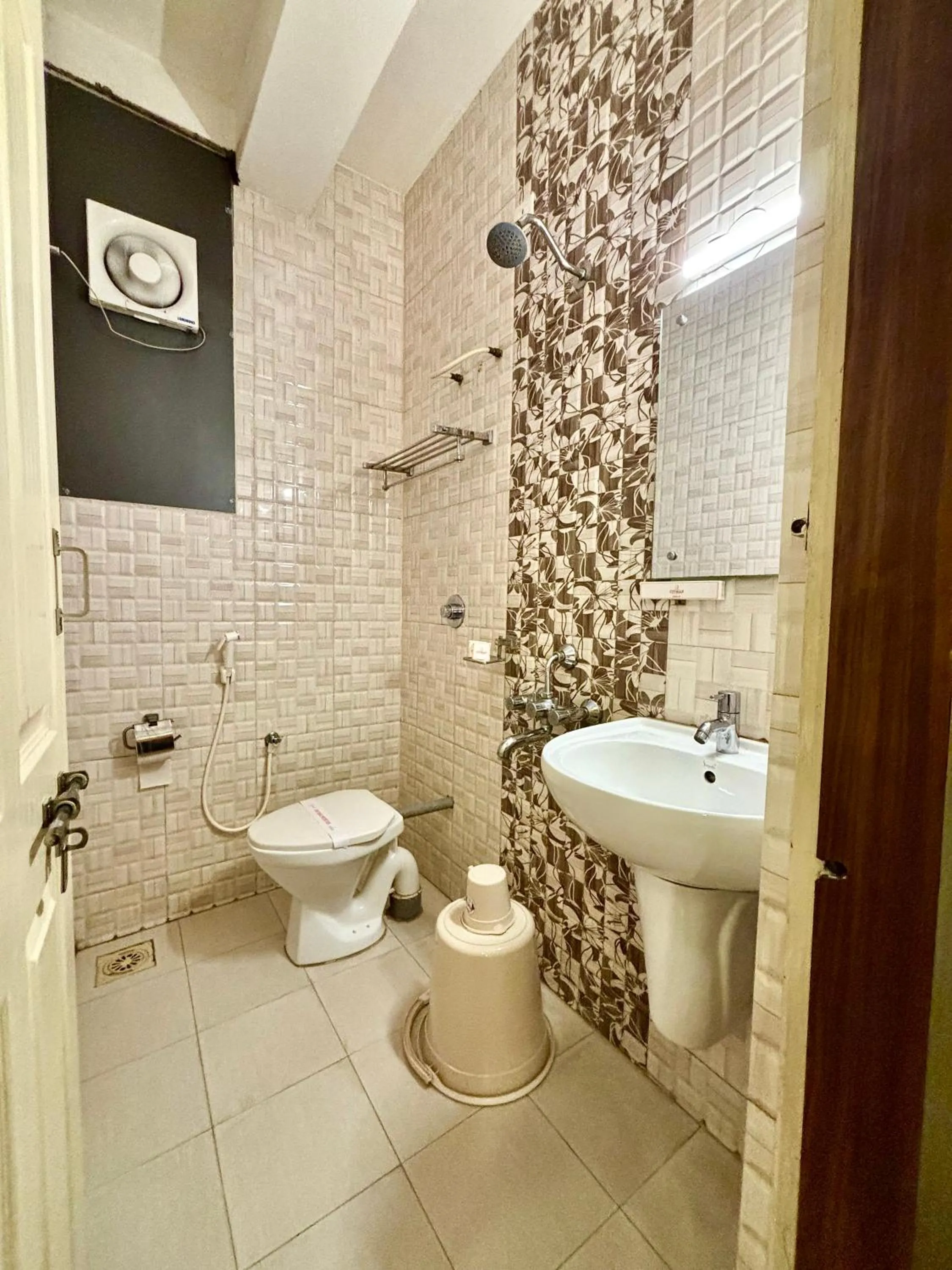 Shower in Hotel Citywalk Residency