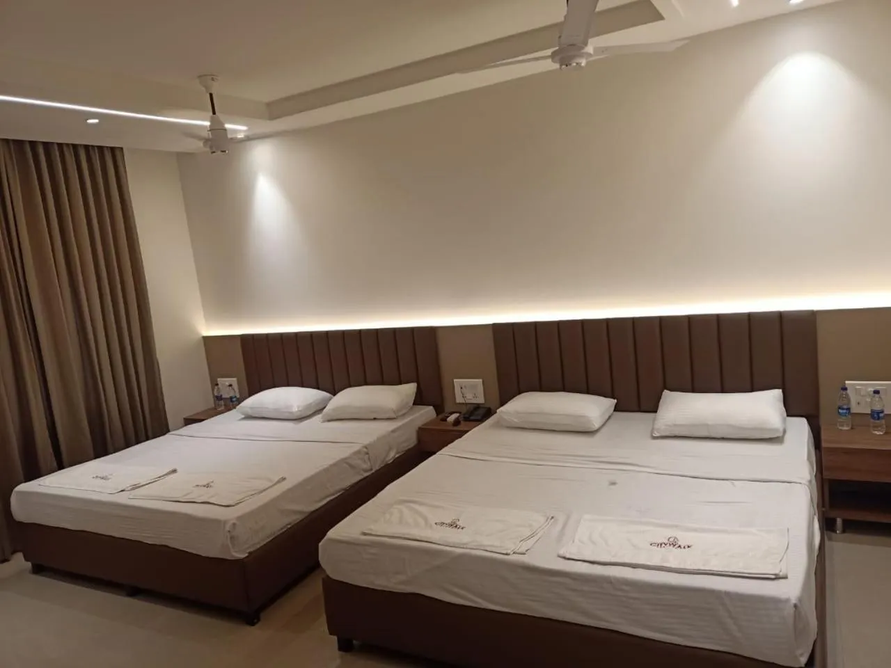 Bed in Hotel Citywalk Residency
