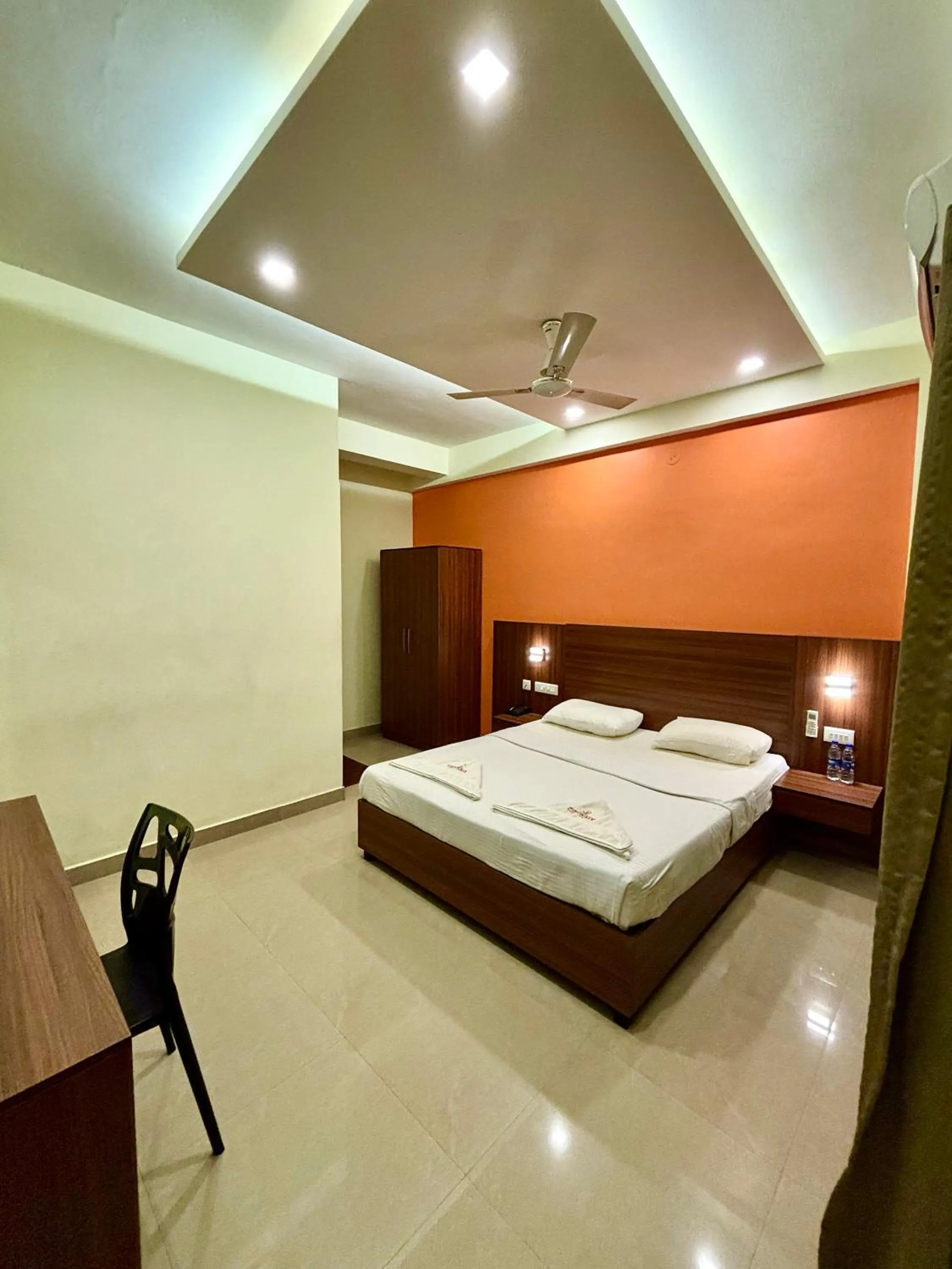 Bed in Hotel Citywalk Residency