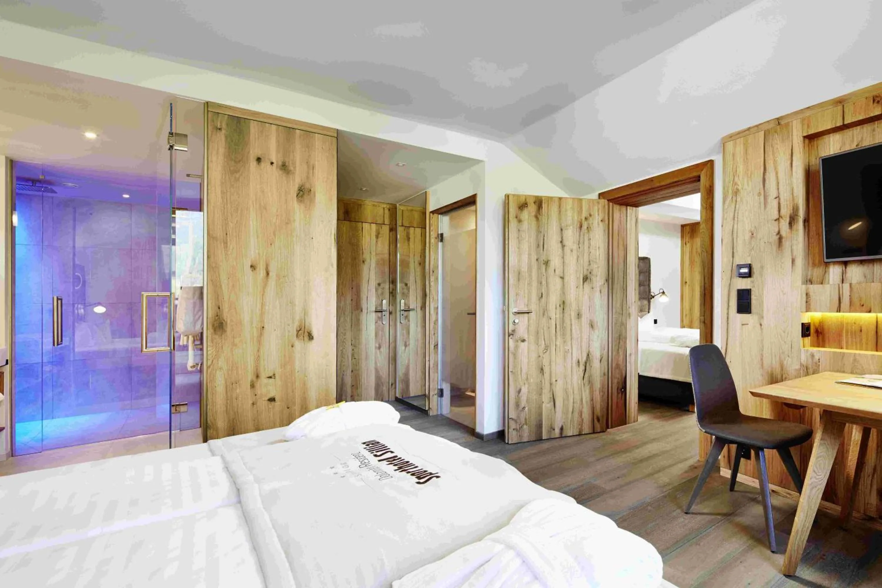 Photo of the whole room, Bed in Dolomiten Residenz - Sporthotel Sillian