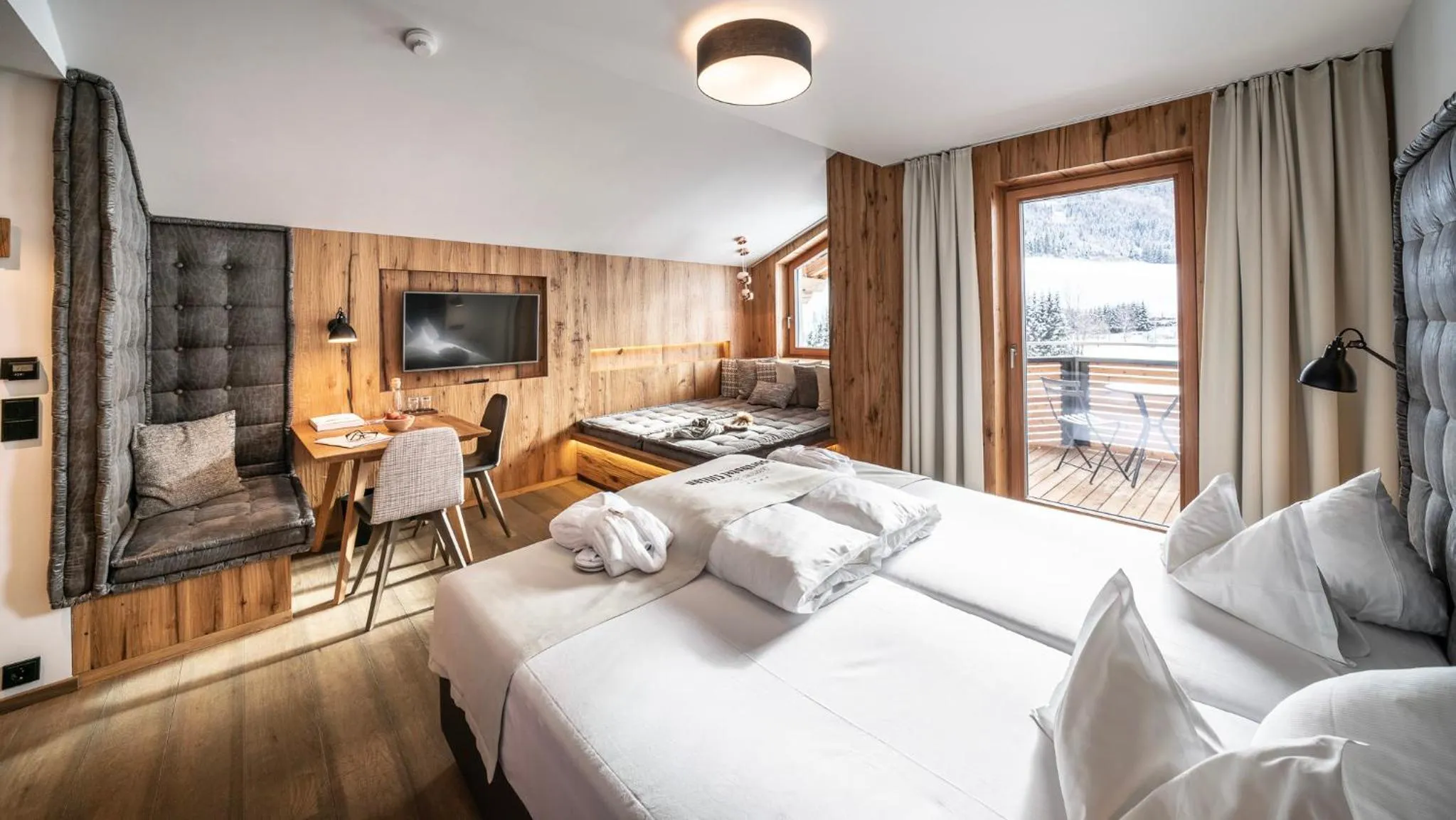 Photo of the whole room, Bed in Dolomiten Residenz - Sporthotel Sillian