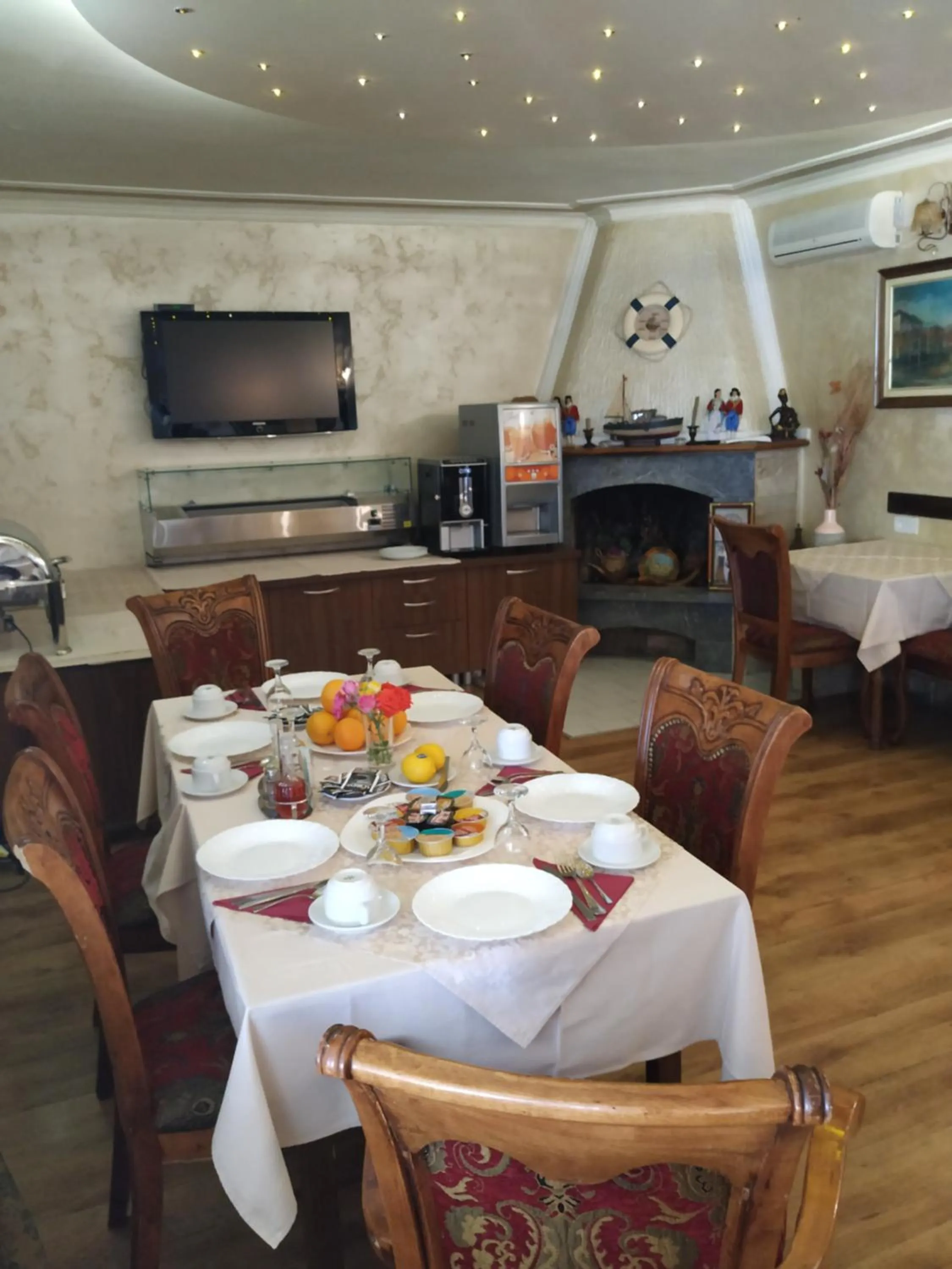 Restaurant/places to eat in Hotel Evropa