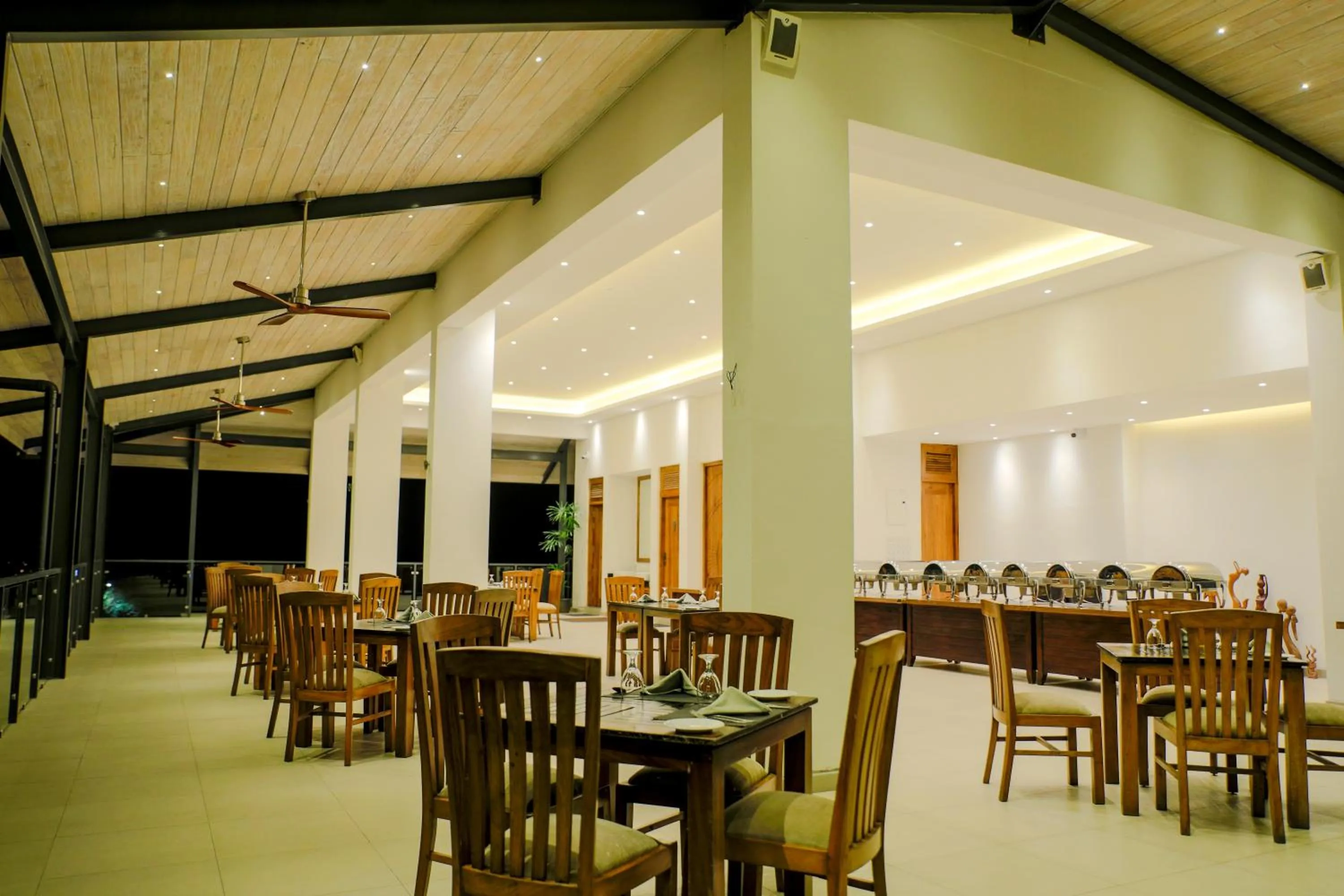 Restaurant/places to eat in Oak Ray Heritage Hotel