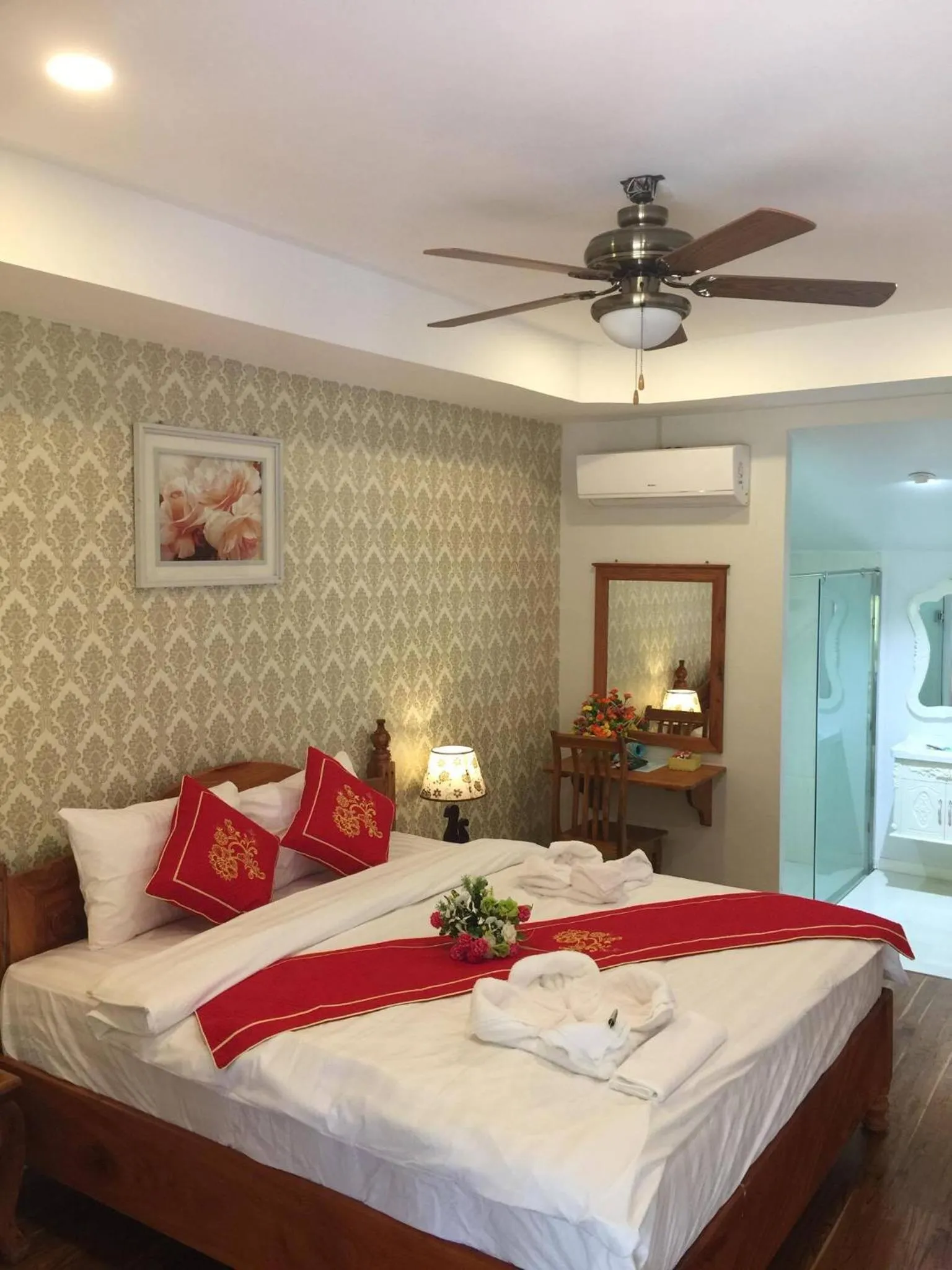 Bed in Golden Lotus Namkhan View