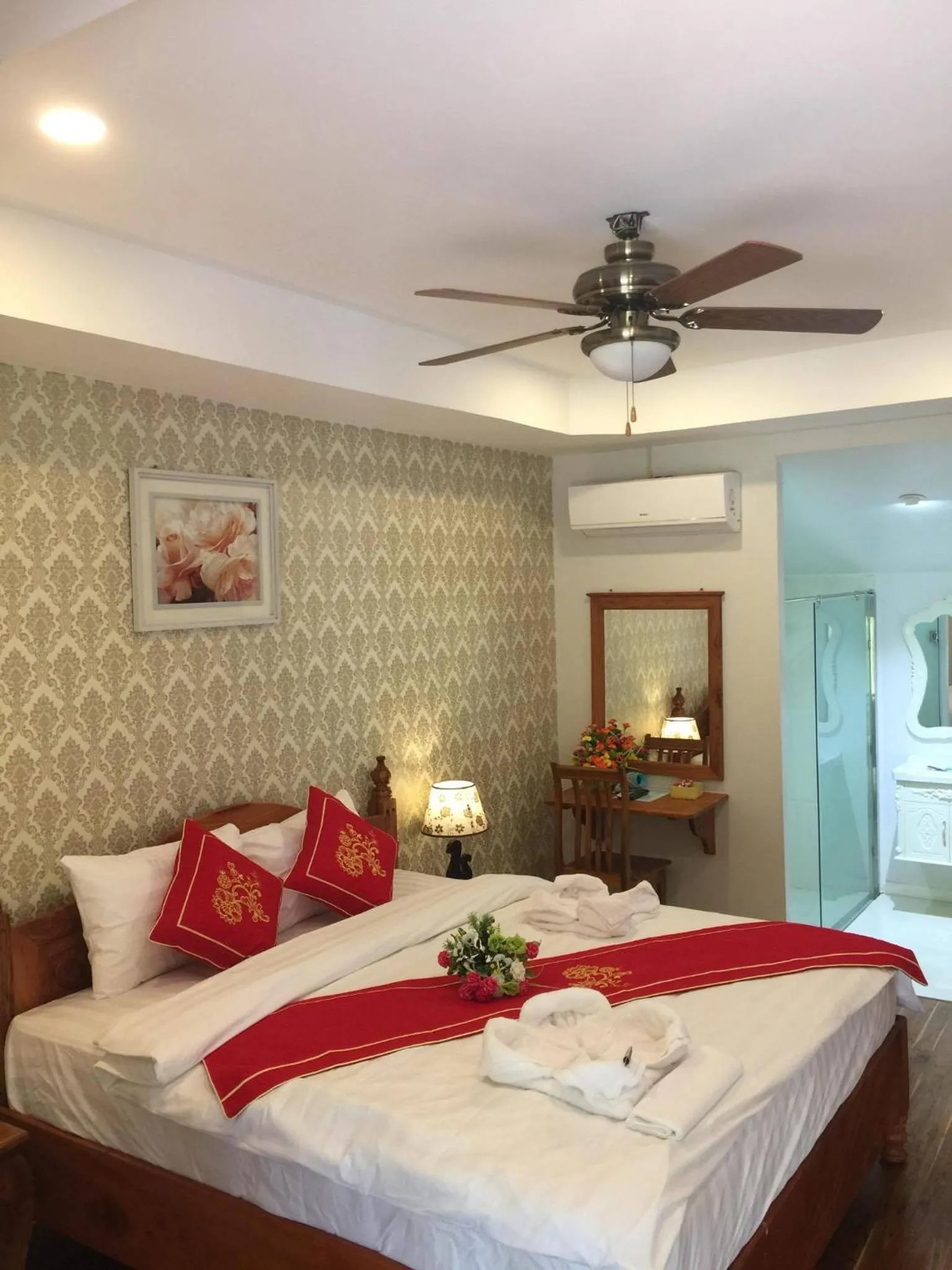 Bed in Golden Lotus Namkhan View