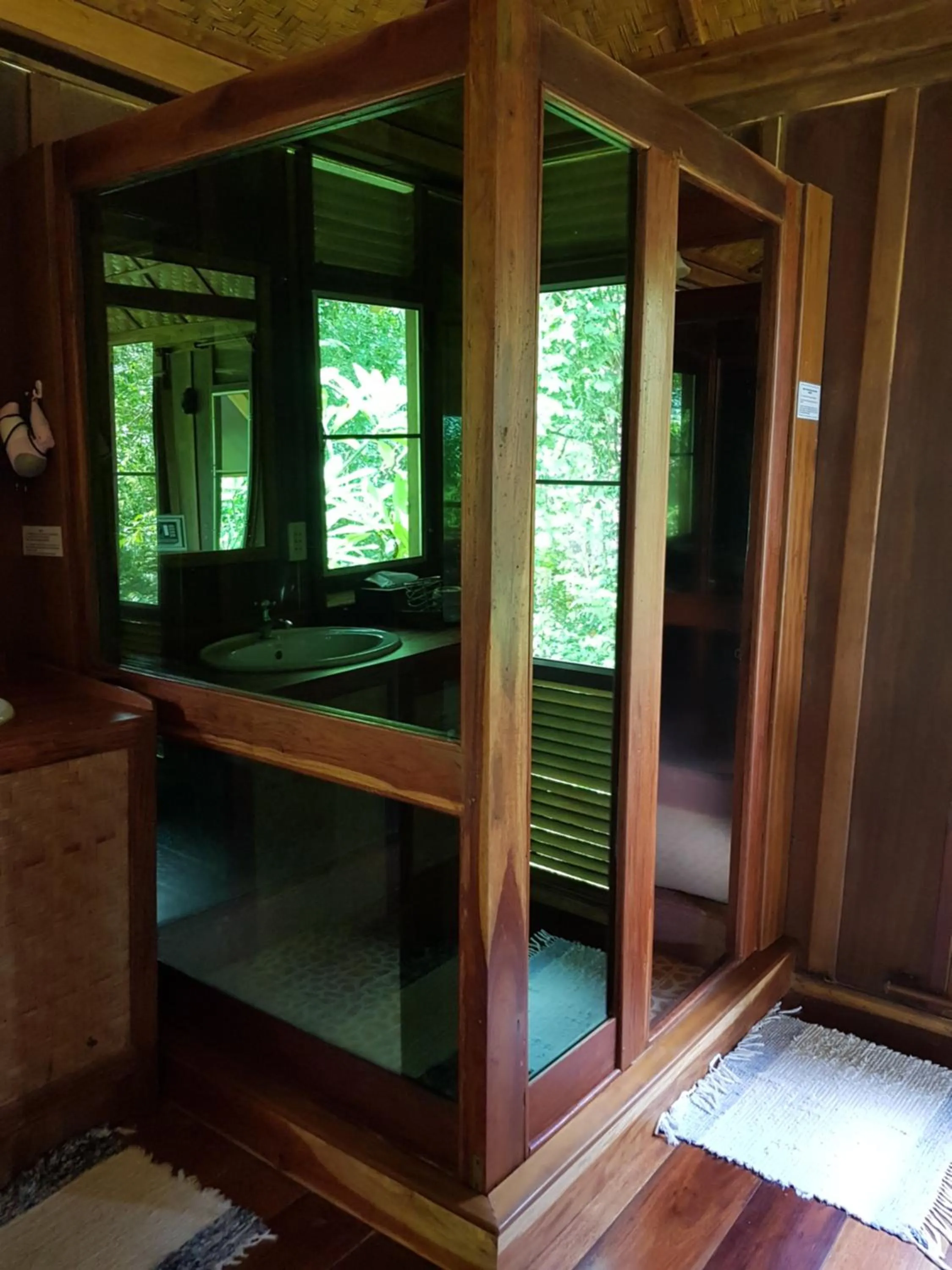 Shower in Kingfisher Ecolodge