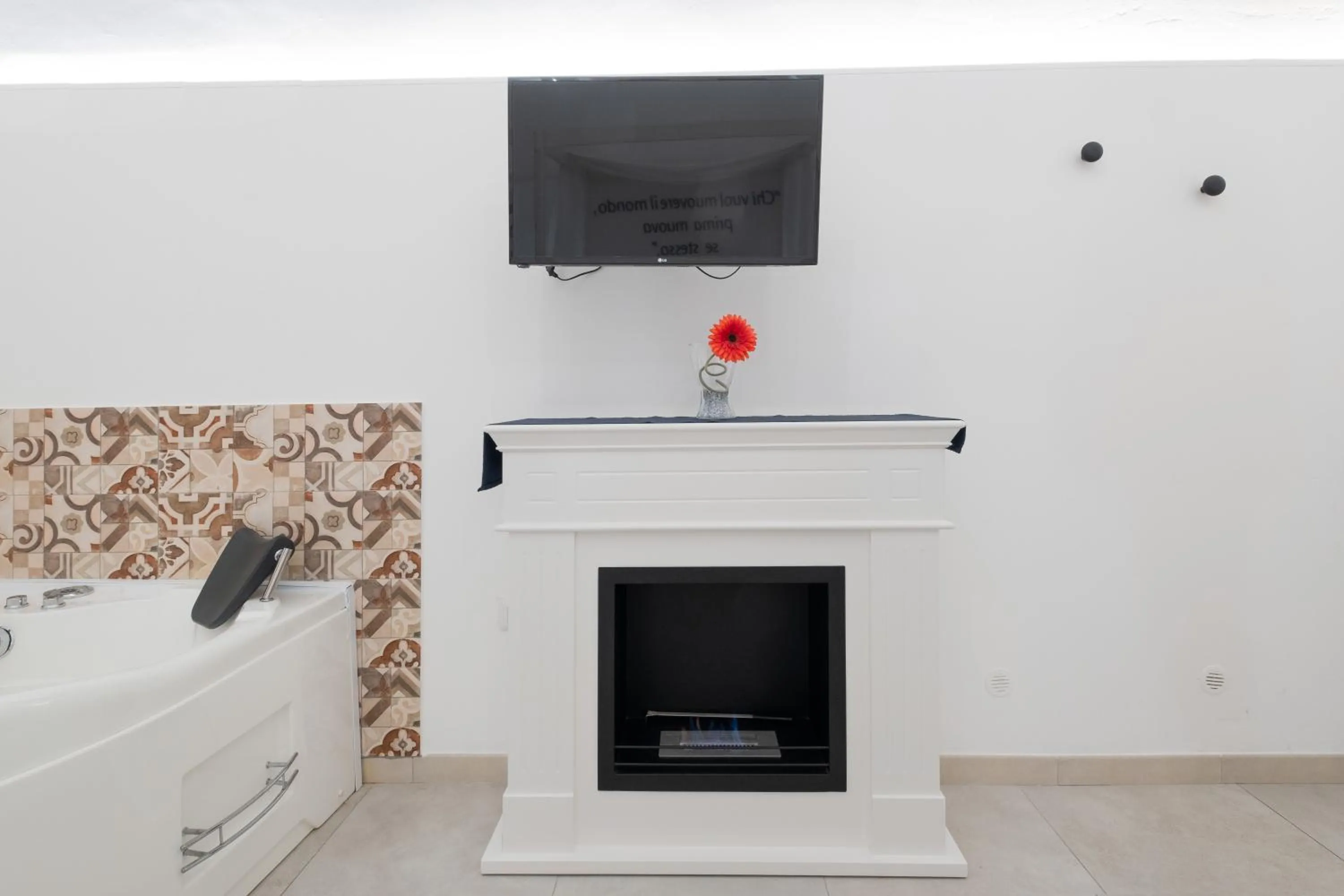 TV and multimedia in Ada Suites & Spa