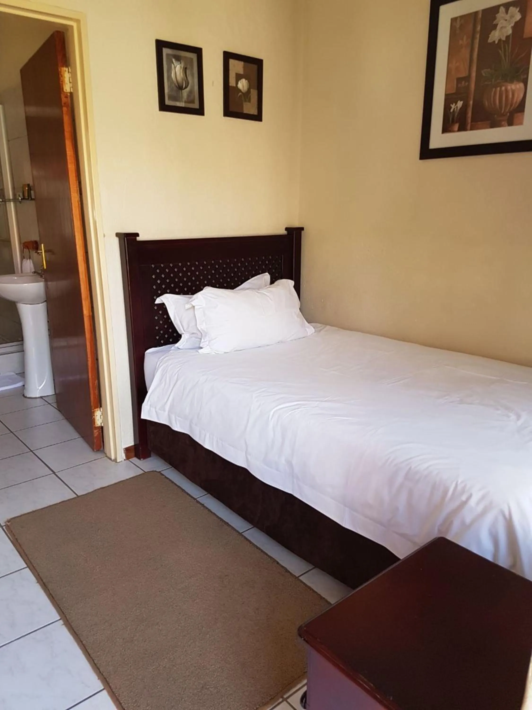 Bed in Marlot Guest House