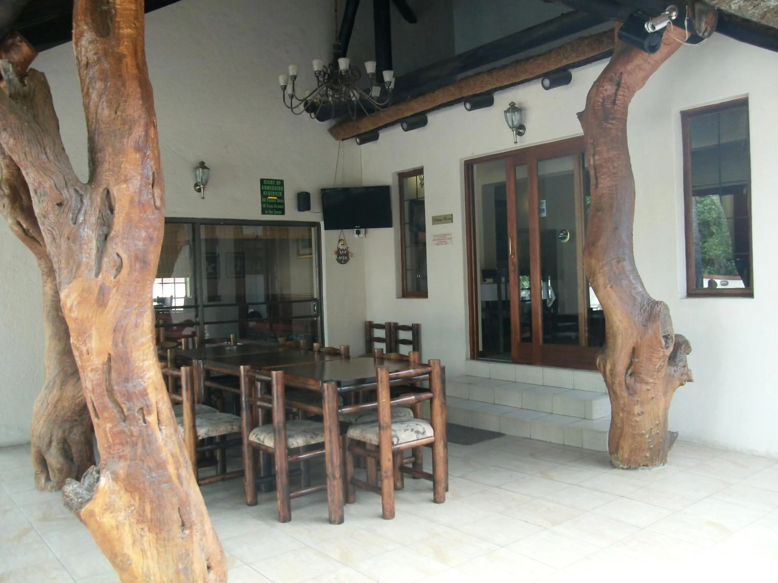 Communal lounge/ TV room in Marlot Guest House