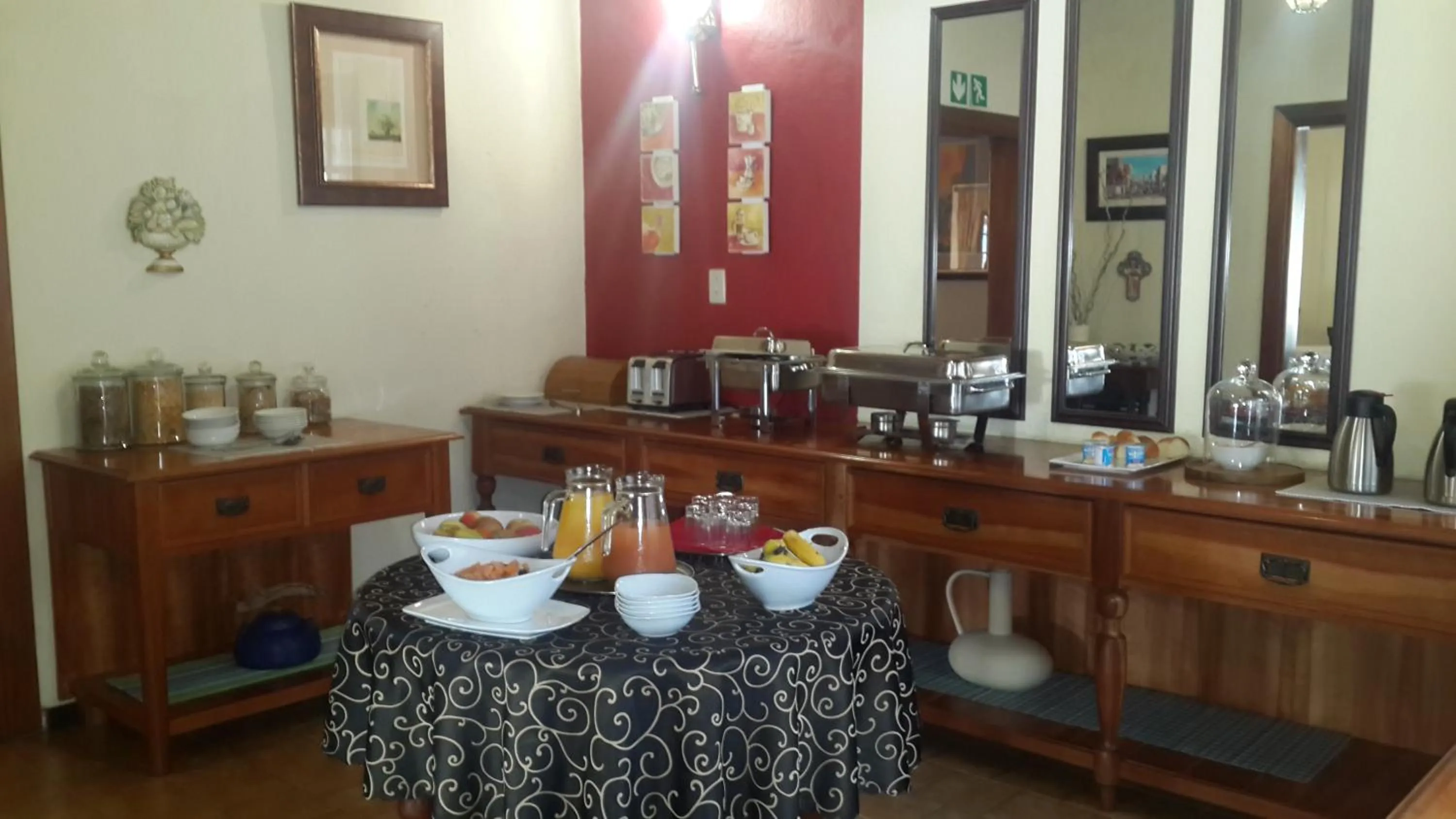 Restaurant/places to eat in Marlot Guest House