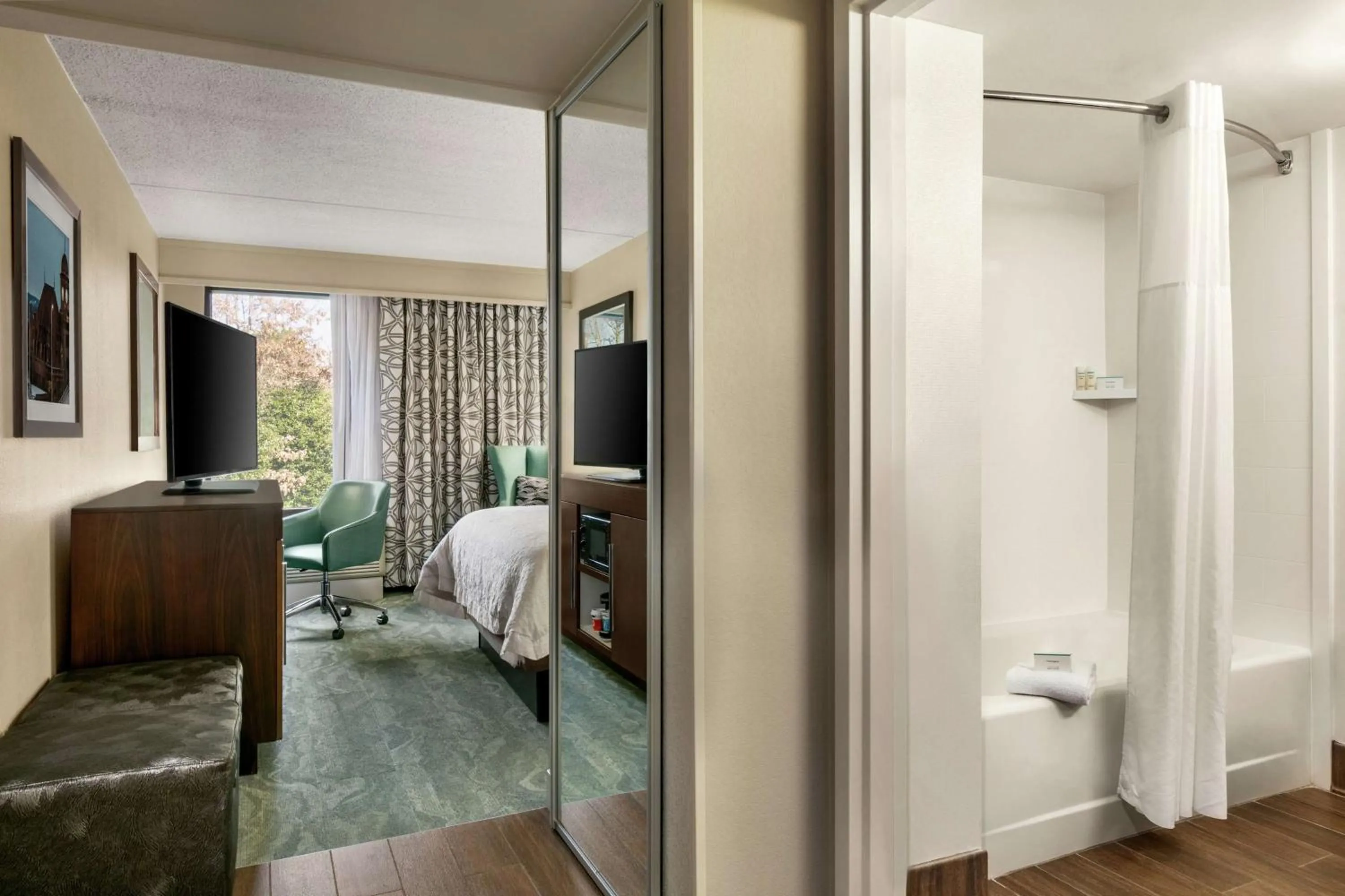 Bedroom, Bed in Hampton Inn Richmond/Ashland