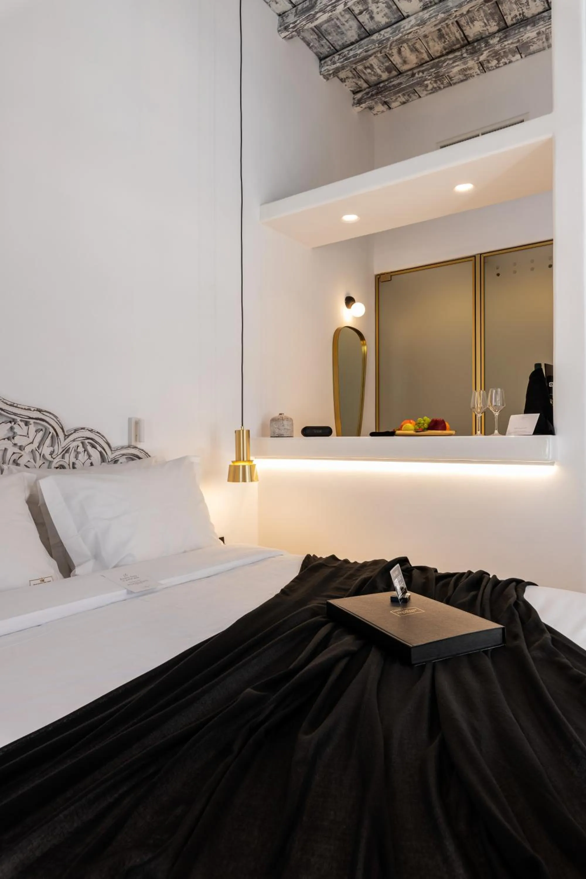 Bed in The TownHouse Mykonos