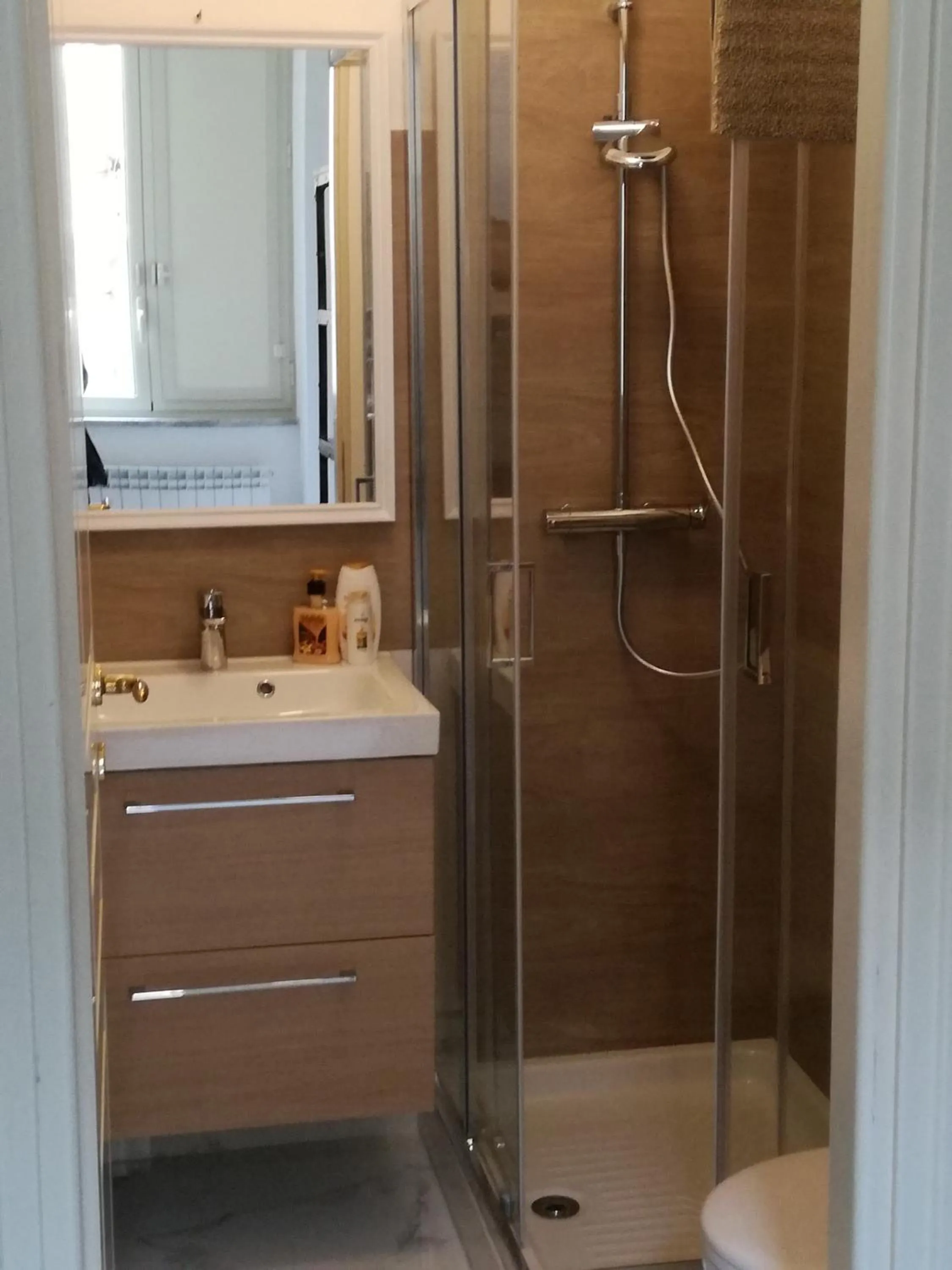 Shower in La terrazza del Sole B&B