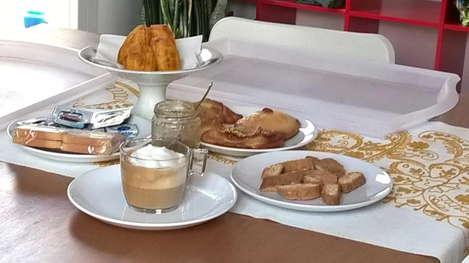 Italian breakfast in La terrazza del Sole B&B