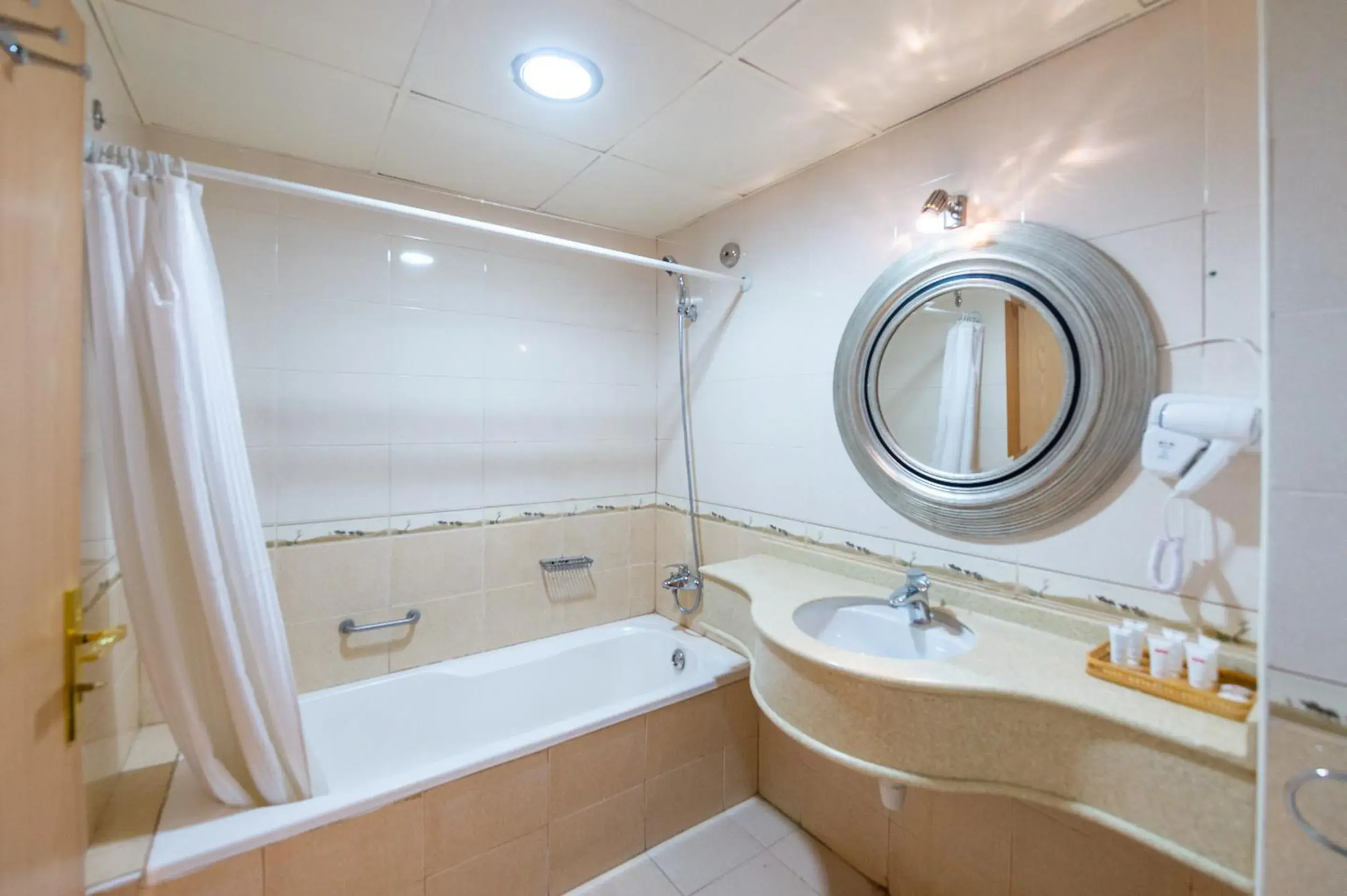 Executive Suite in Crystal Plaza Hotel Executive Suite in Crystal Plaza Hotel