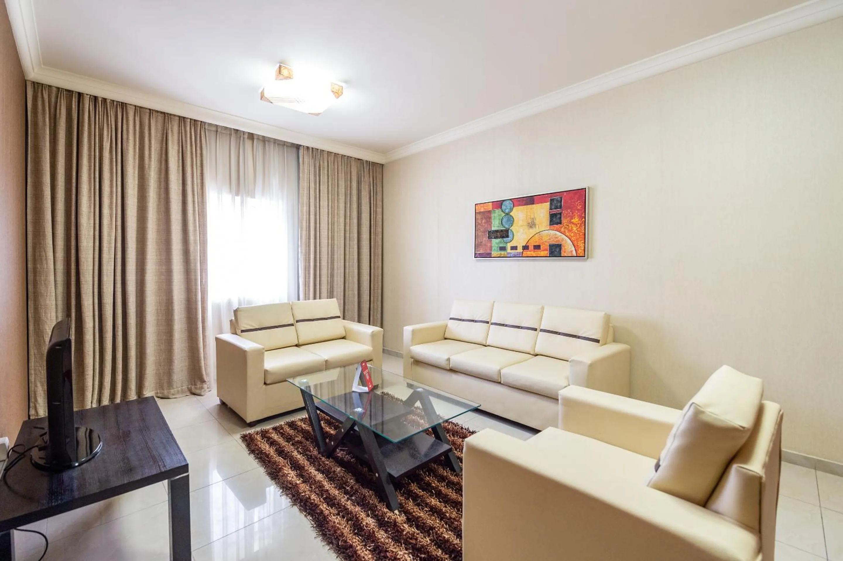 Living room in Crystal Plaza Hotel