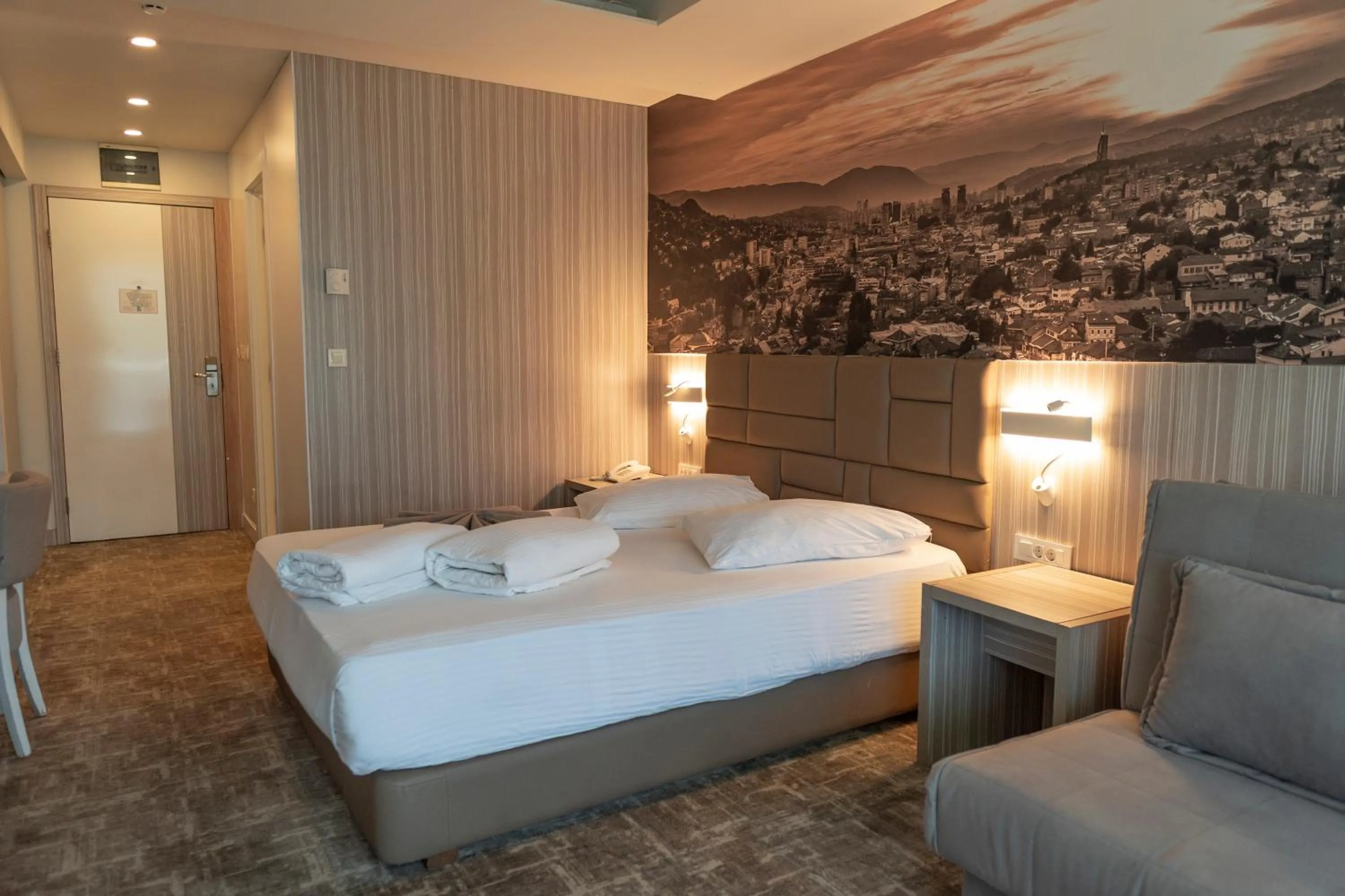 Property building, Bed in Hollywood Hotel