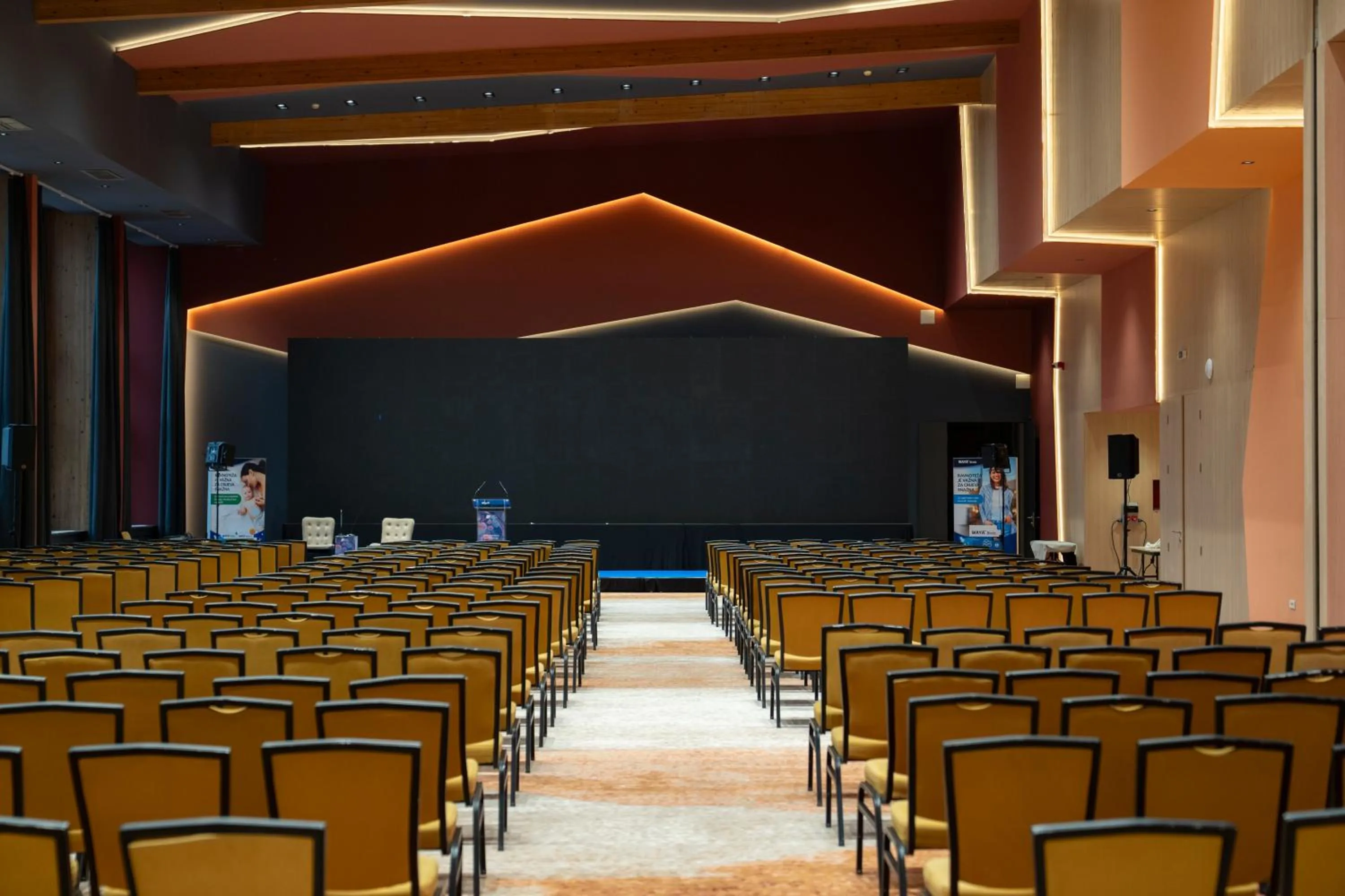 Meeting/conference room in Hollywood Hotel