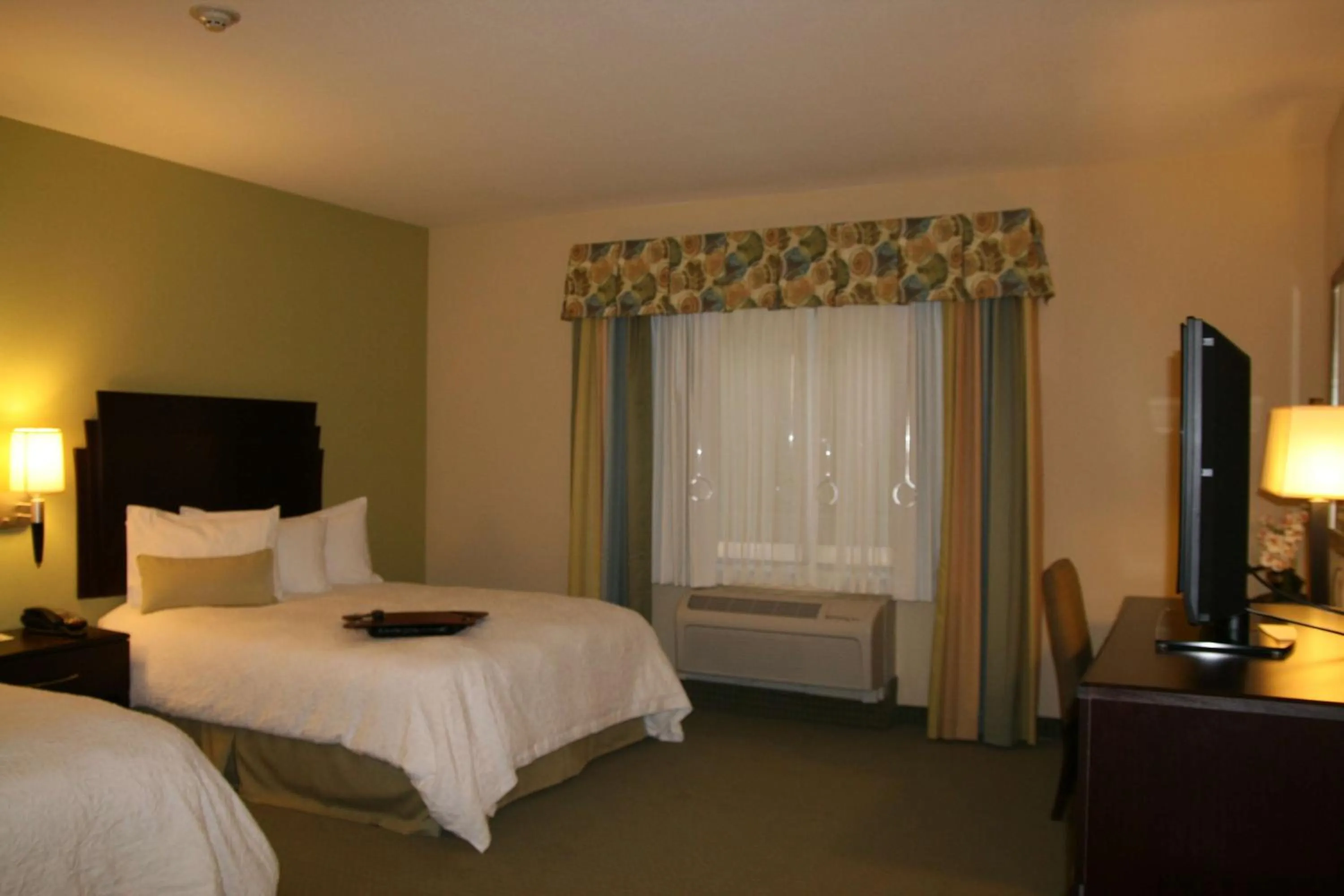 Bed in Hampton Inn Alpine