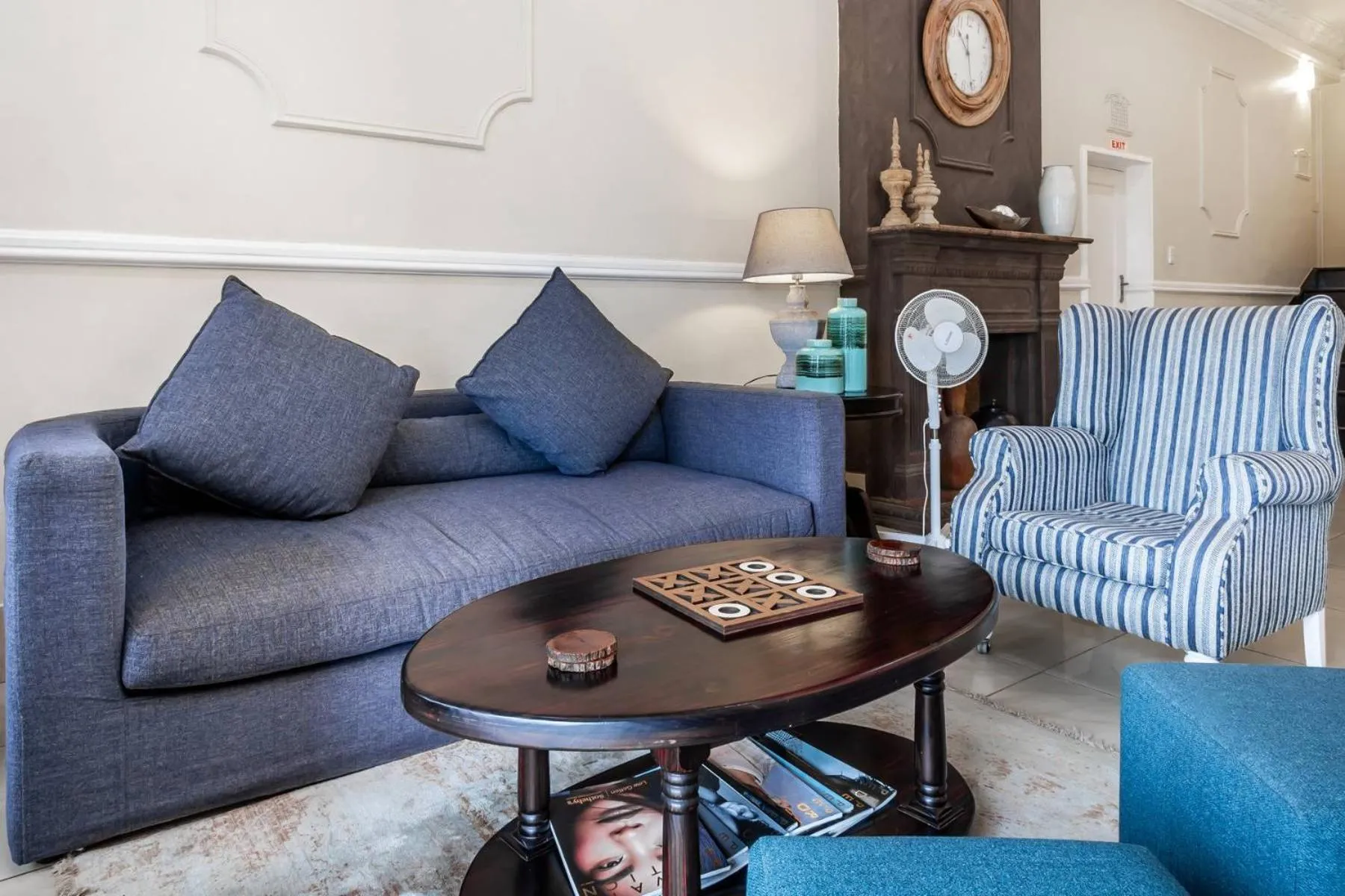 Communal lounge/ TV room in Oliver's Bed and Breakfast