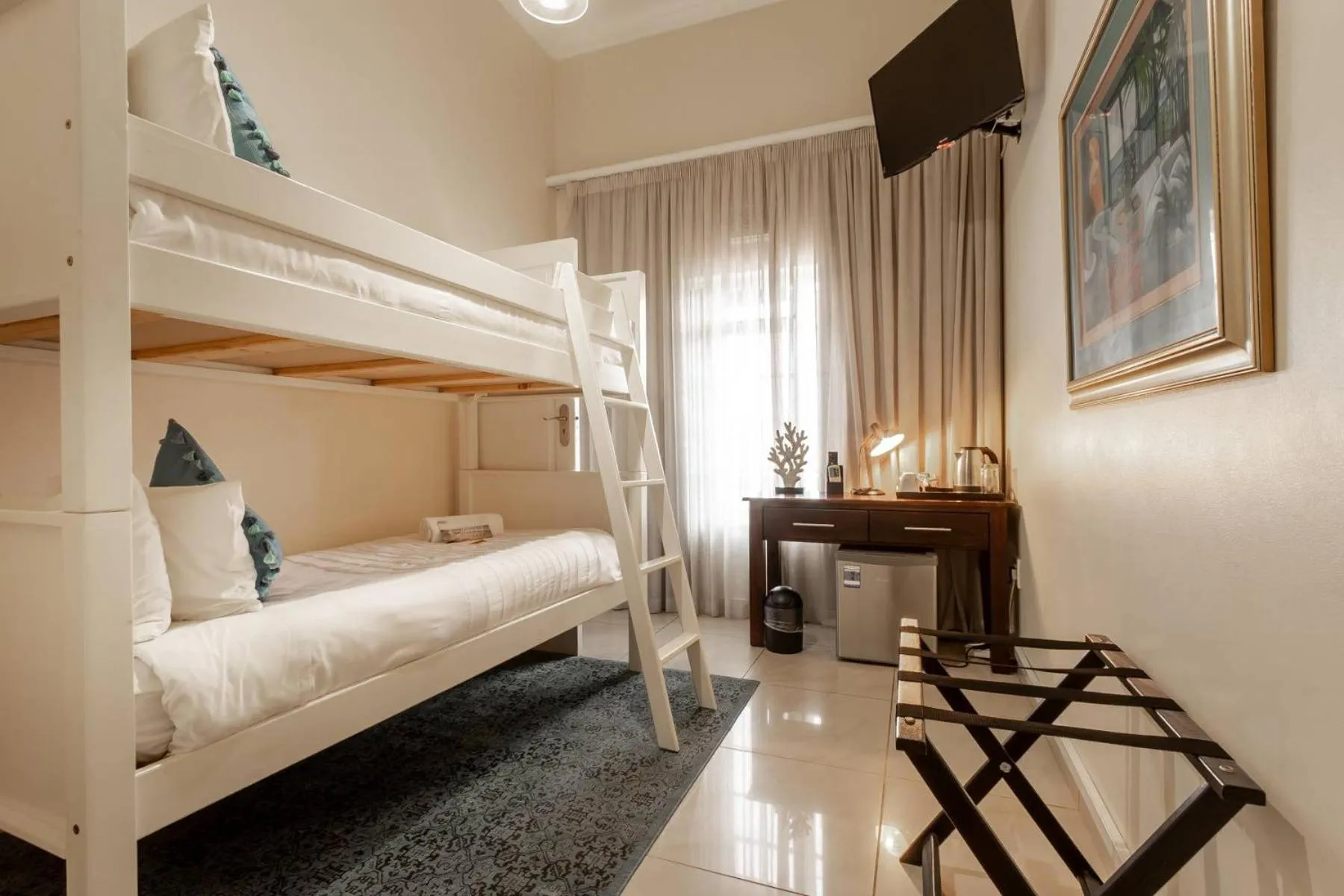 bunk bed, Bed in Oliver's Bed and Breakfast