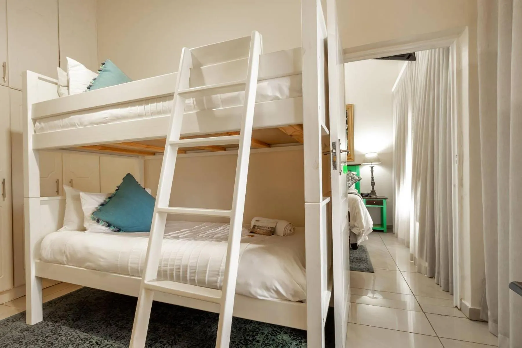 Property building, Bed in Oliver's Bed and Breakfast