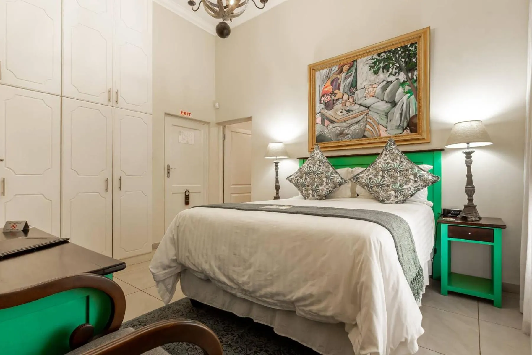 Property building, Bed in Oliver's Bed and Breakfast