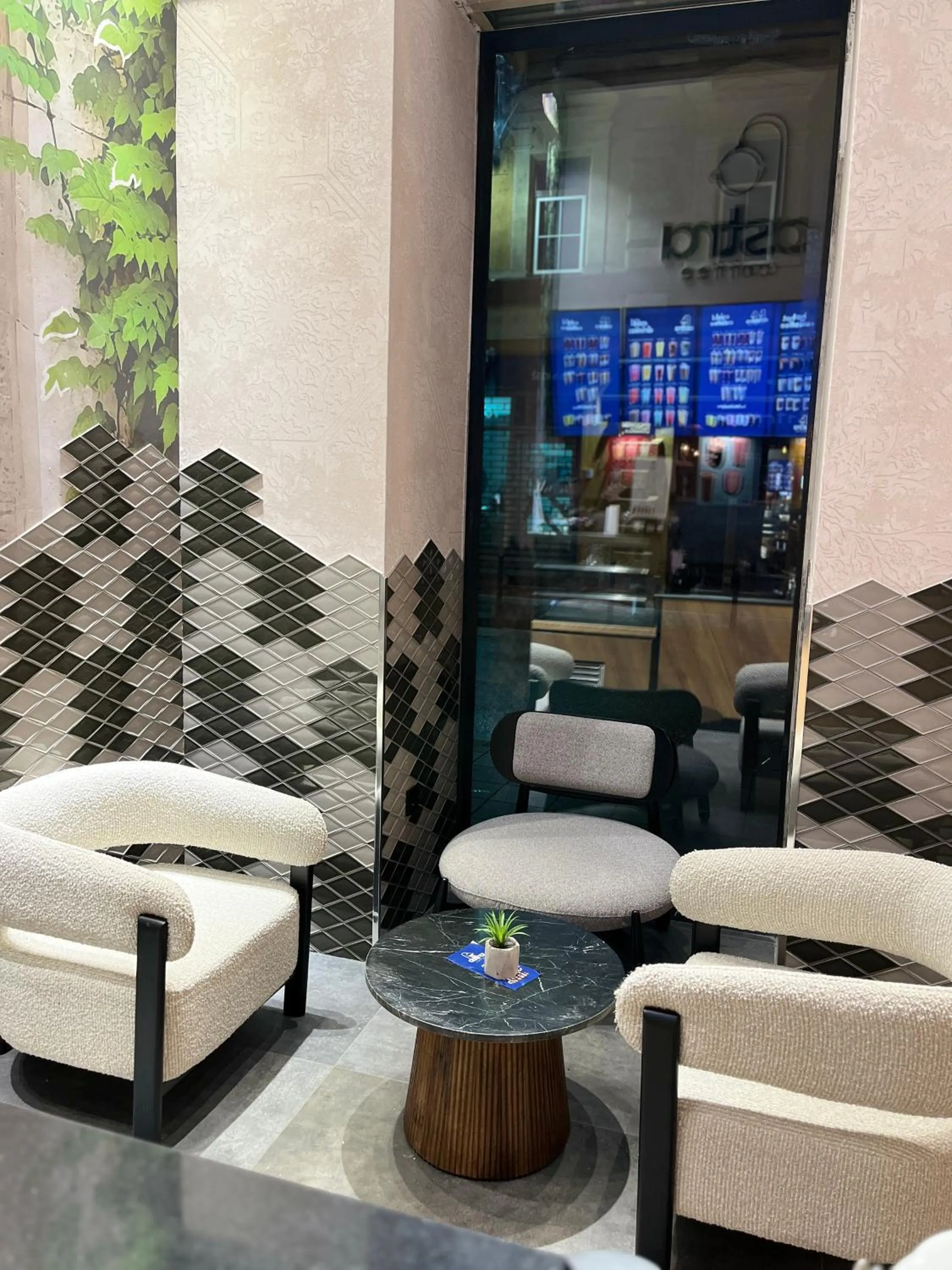 Restaurant/places to eat in Hotel Astra