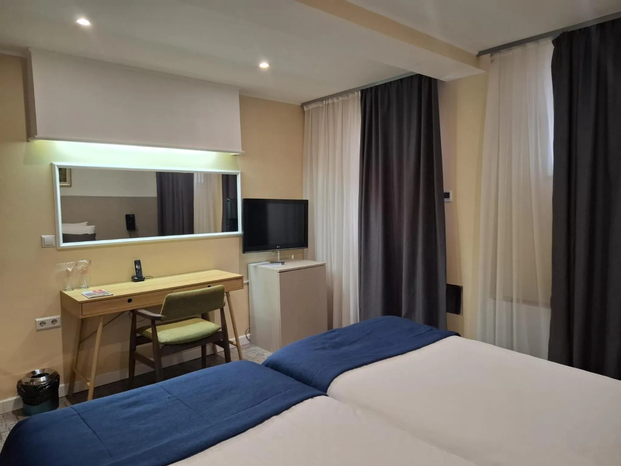 Bedroom, Bed in Hotel Astra