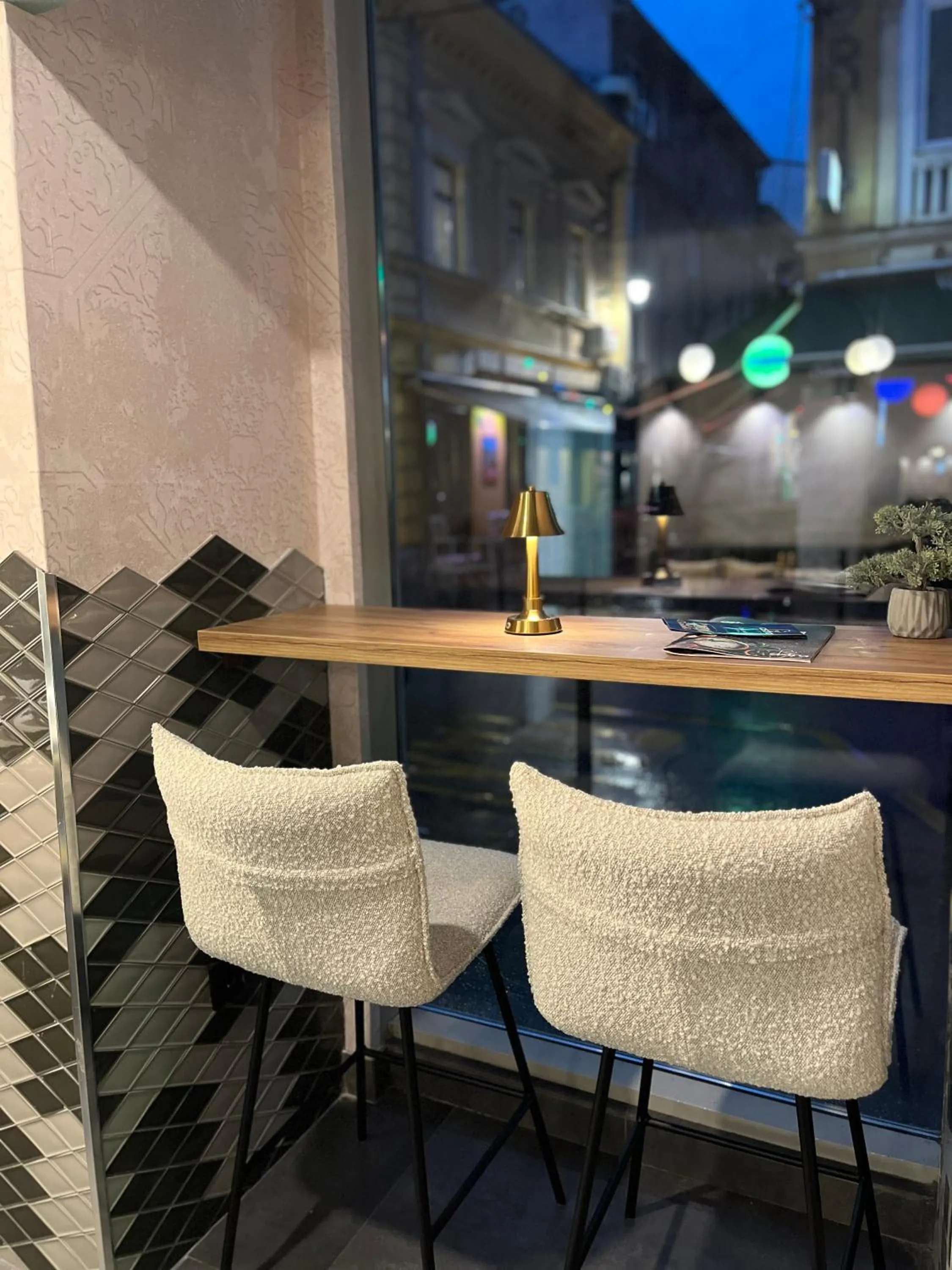 Restaurant/places to eat in Hotel Astra