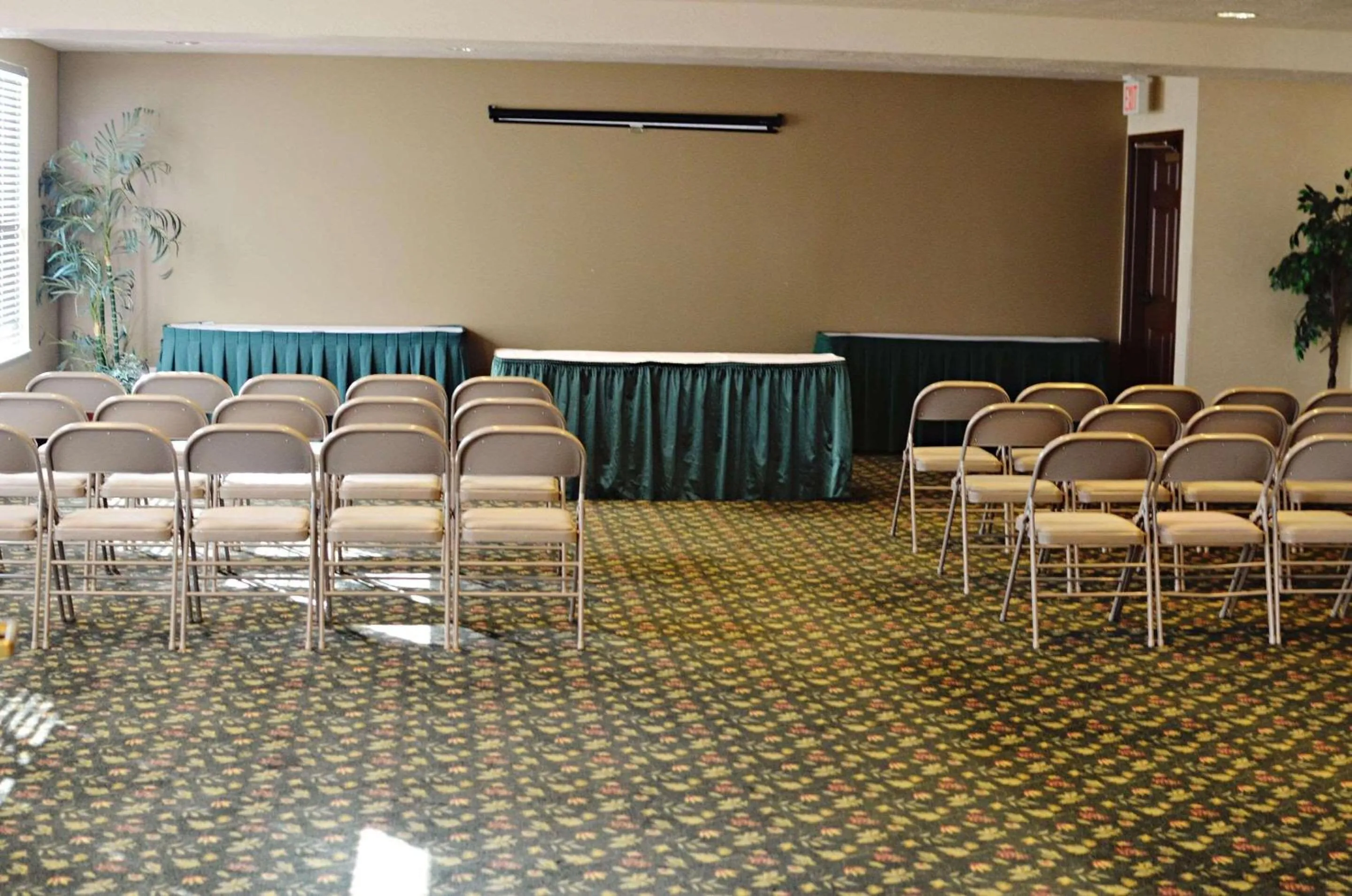 Meeting/conference room in Country Inn & Suites by Radisson, West Valley City, UT