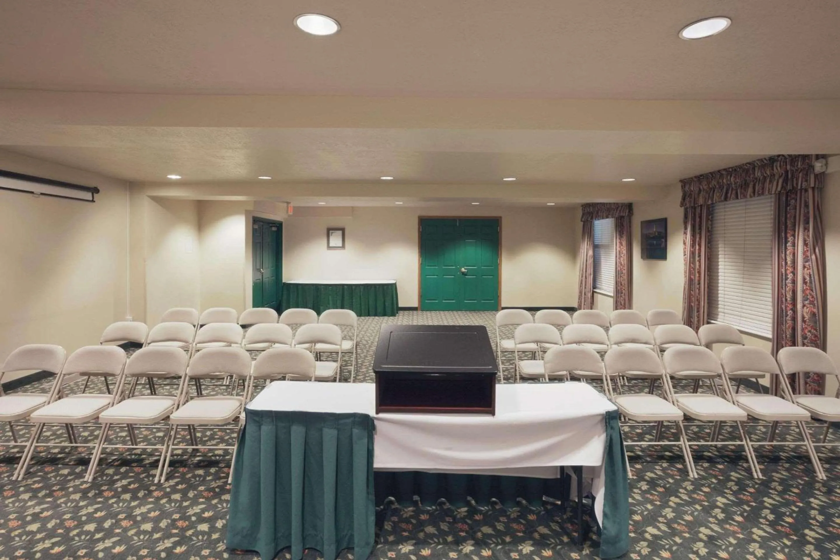 Meeting/conference room in Country Inn & Suites by Radisson, West Valley City, UT