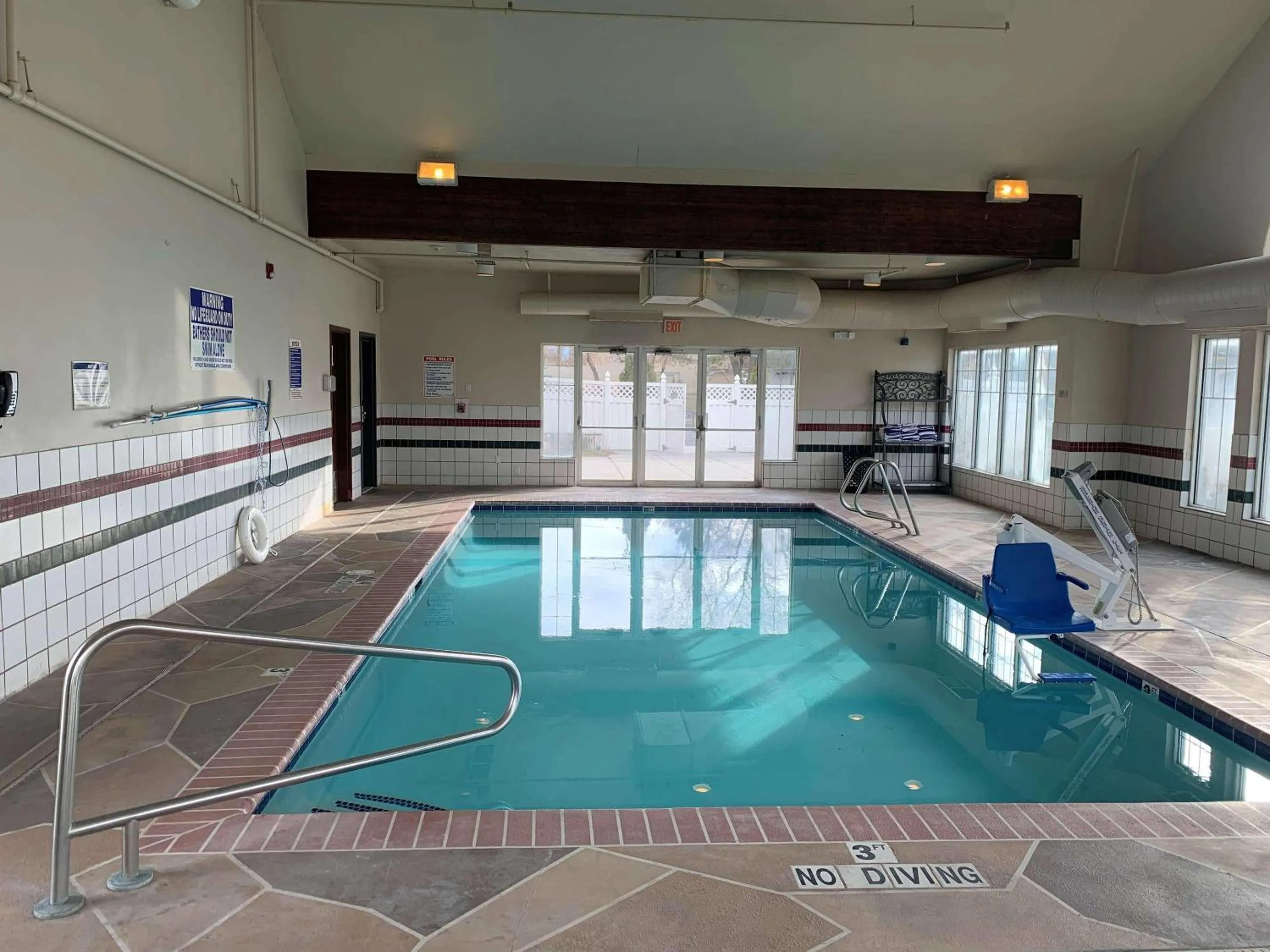 Swimming pool in Country Inn & Suites by Radisson, West Valley City, UT