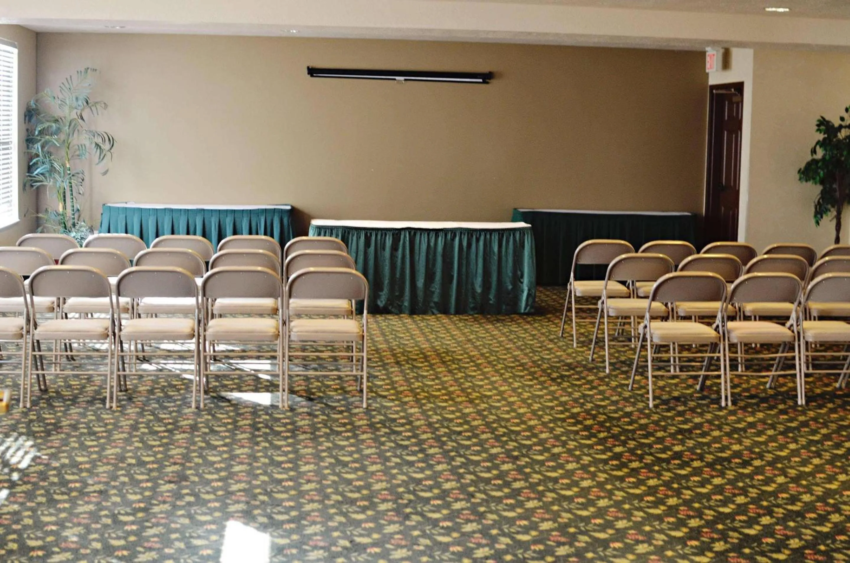 Meeting/conference room in Country Inn & Suites by Radisson, West Valley City, UT