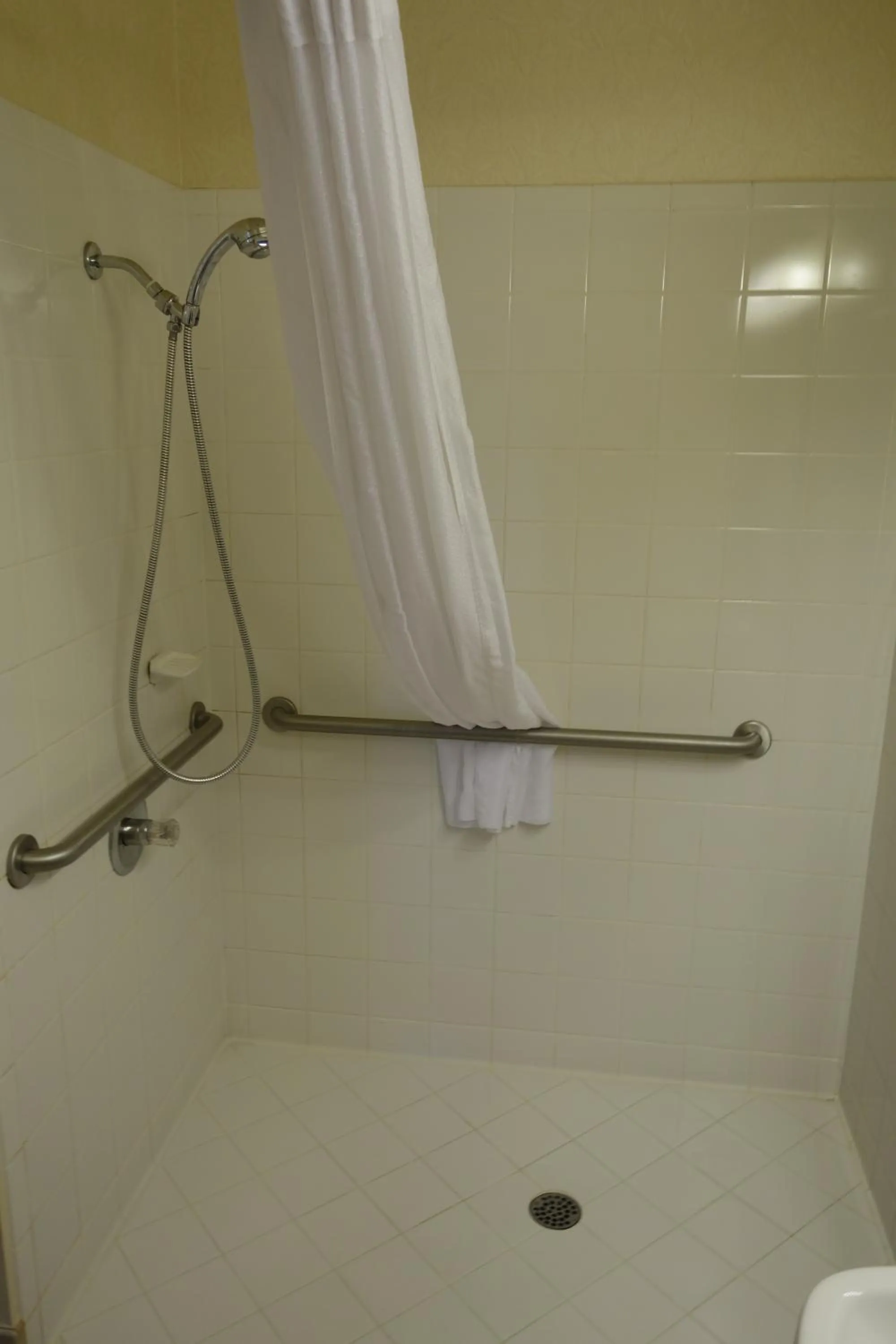 Bathroom in Country Inn & Suites by Radisson, West Valley City, UT