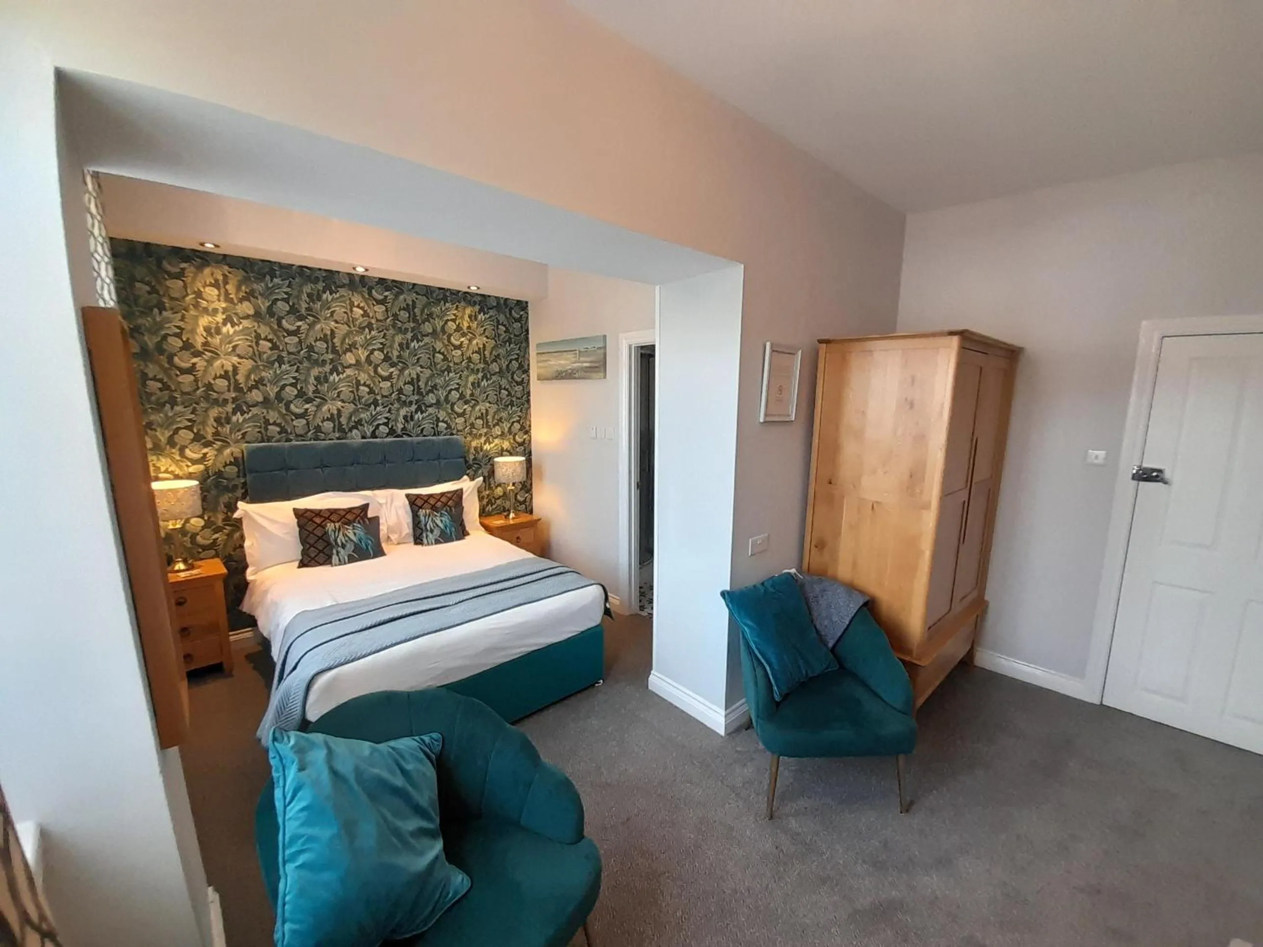 Bedroom, Bed in The Briarfields