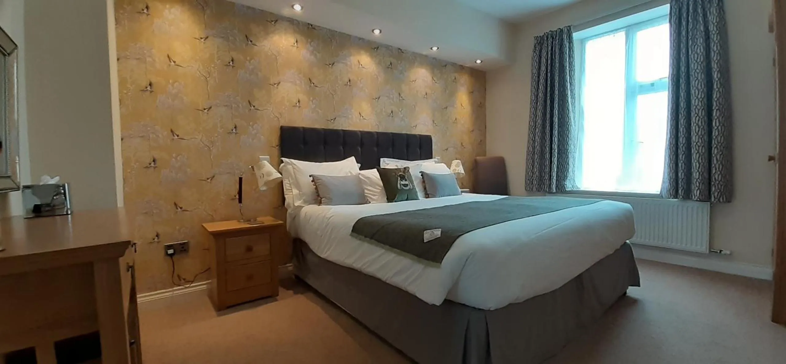 Bedroom, Bed in The Briarfields