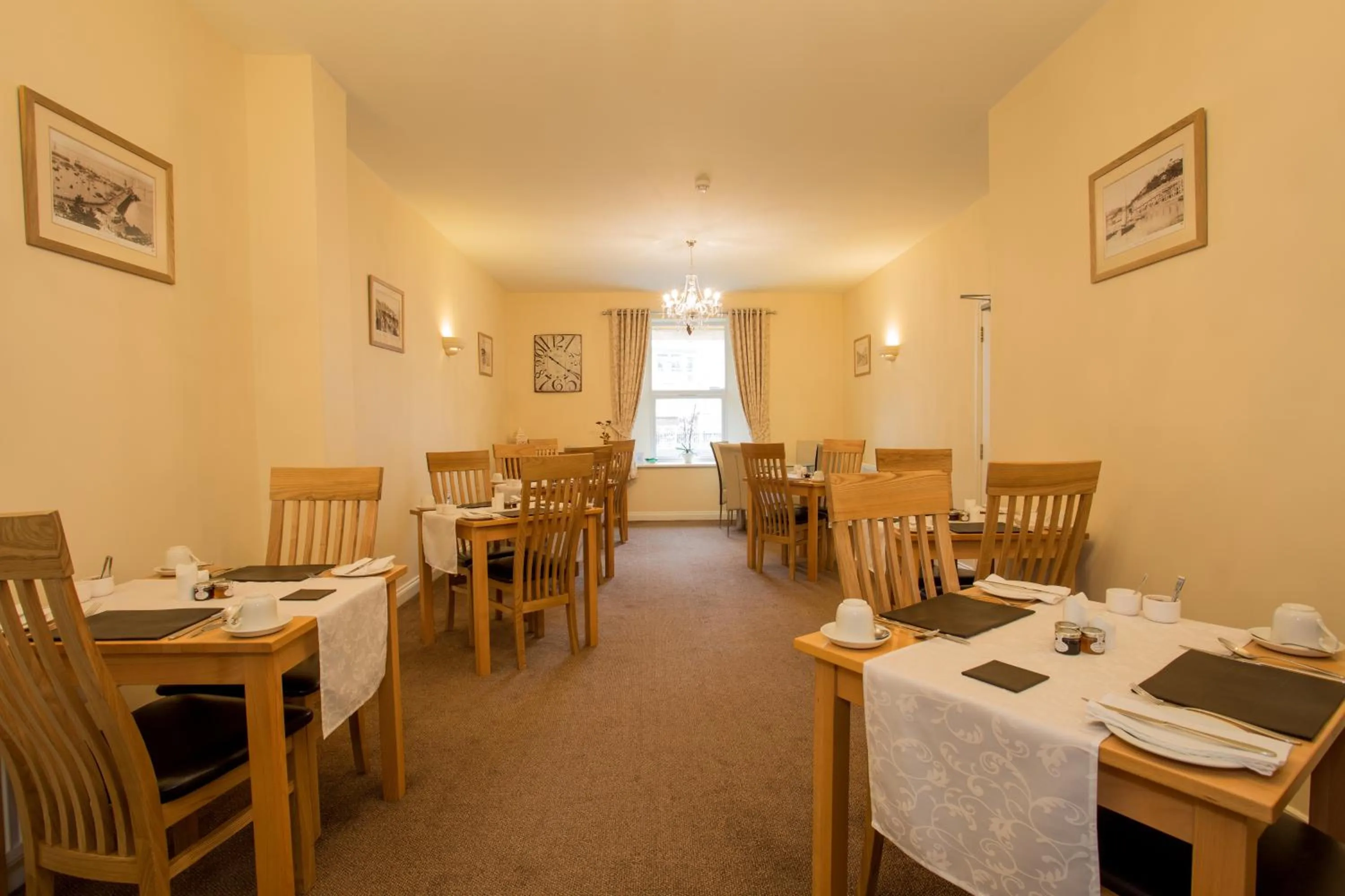 Restaurant/places to eat in The Briarfields