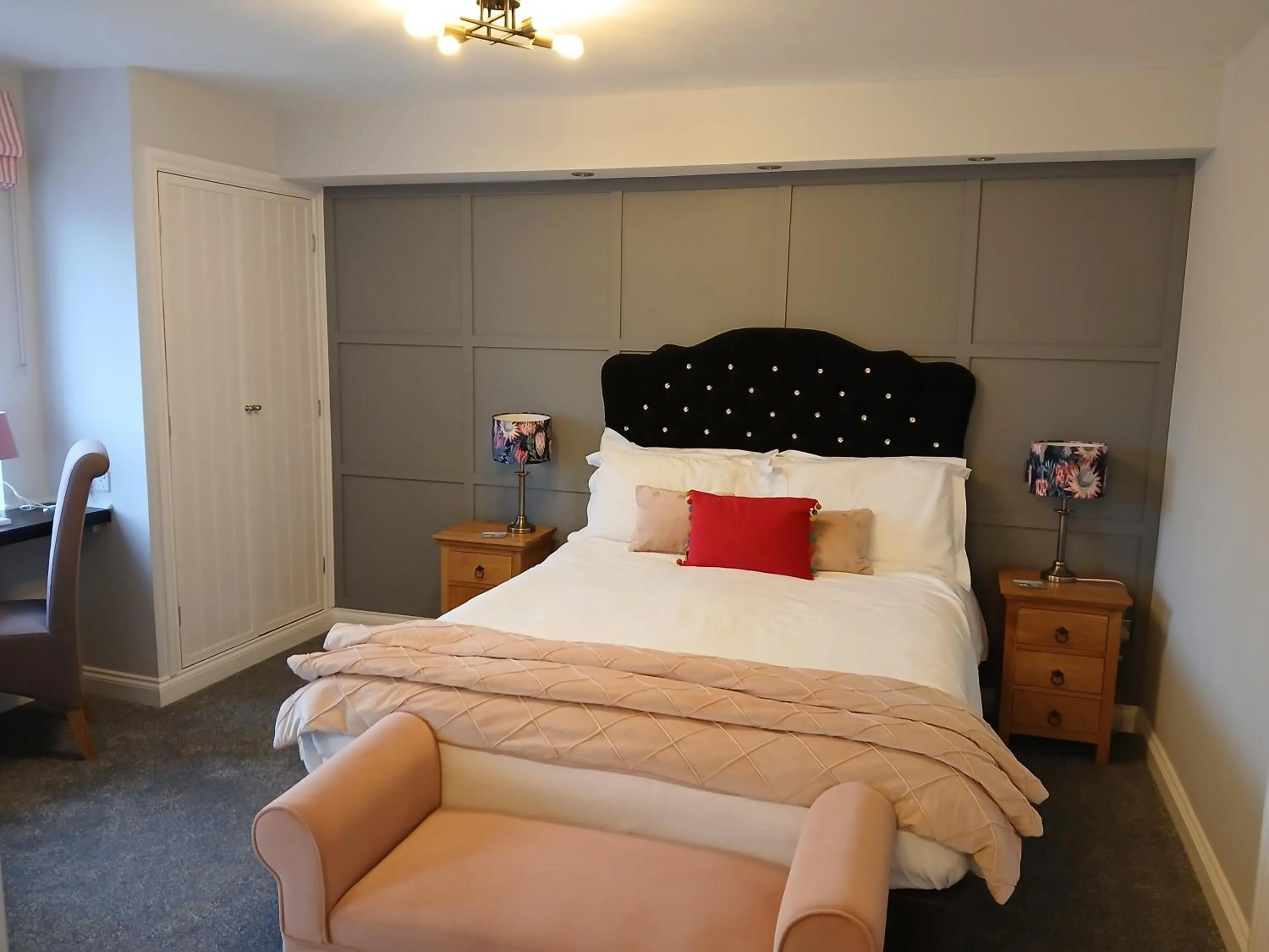 Bedroom, Bed in The Briarfields