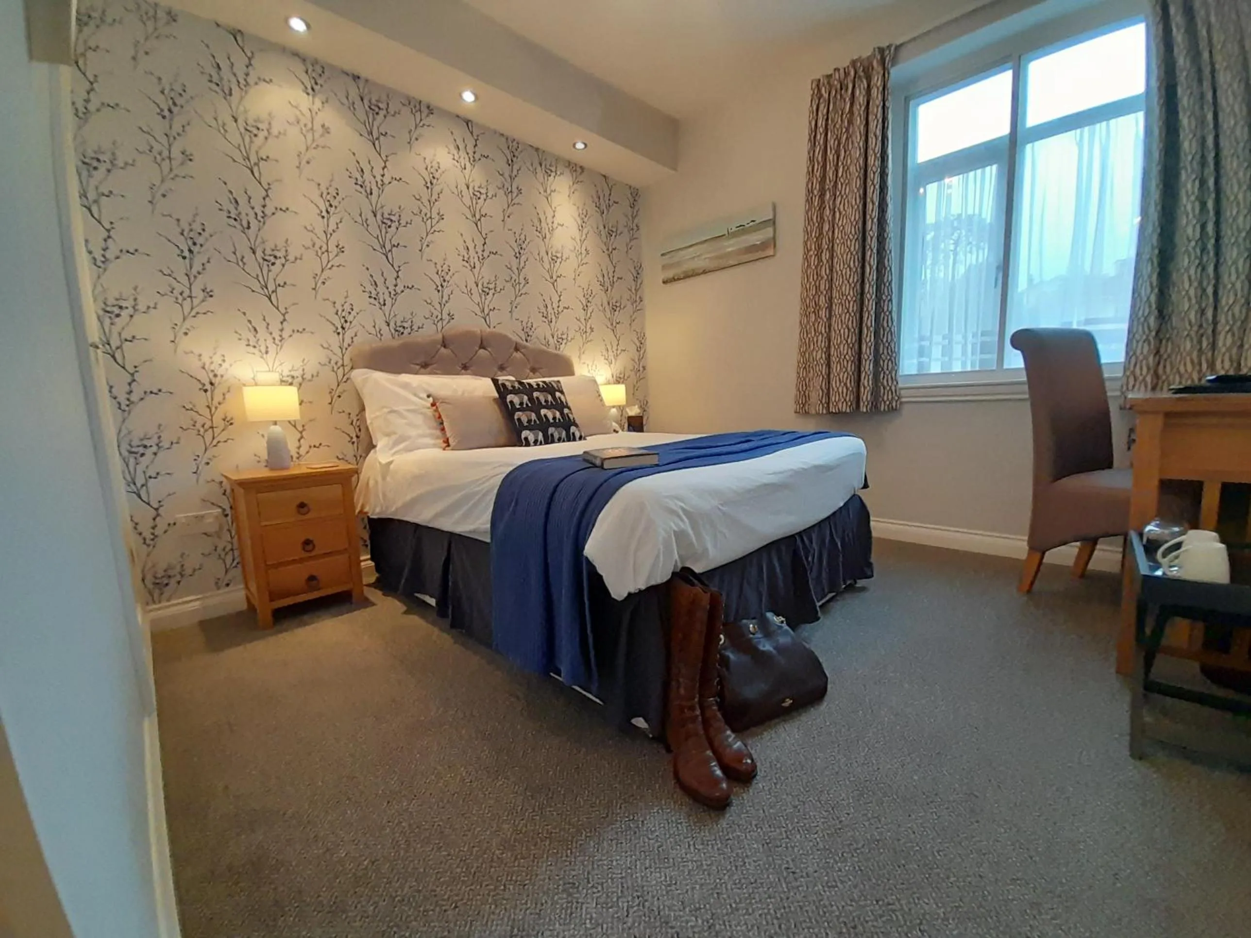 Bedroom, Bed in The Briarfields