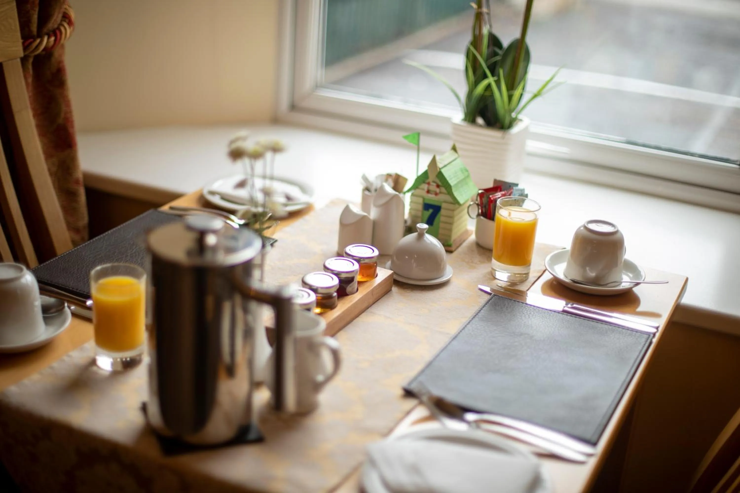 Breakfast in The Briarfields