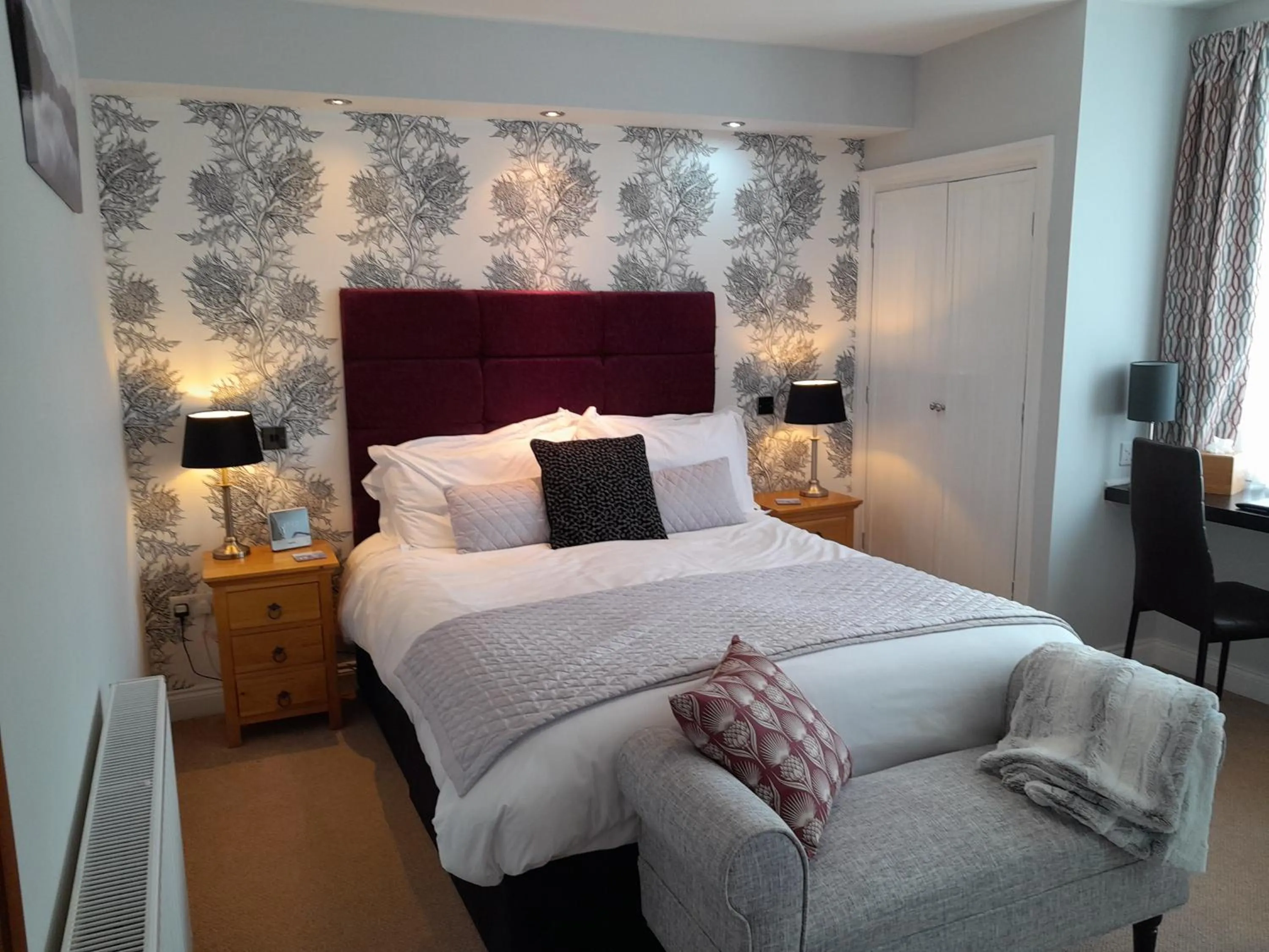 Bedroom, Bed in The Briarfields