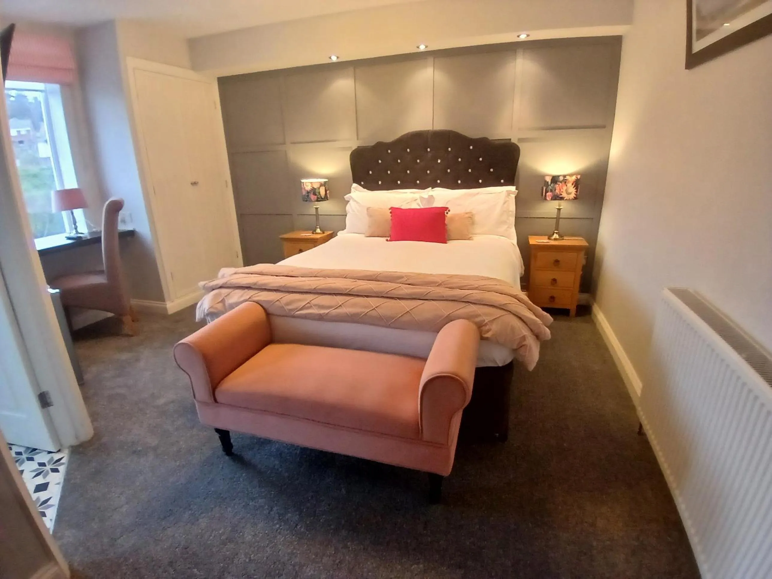 Bedroom, Bed in The Briarfields