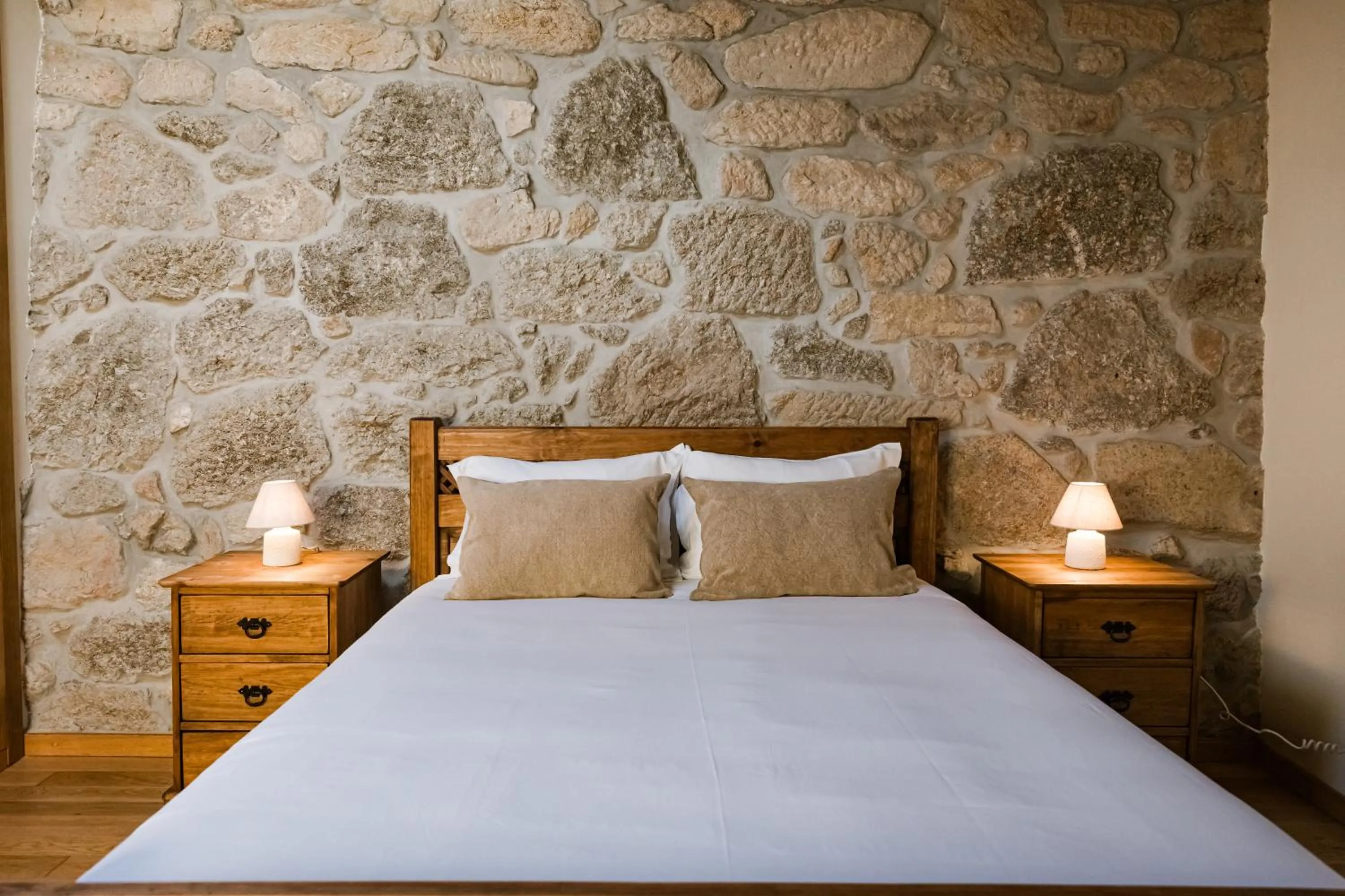 Bed in Quinta da Portela - Casa Visconde Arneiros - by RowdHouses