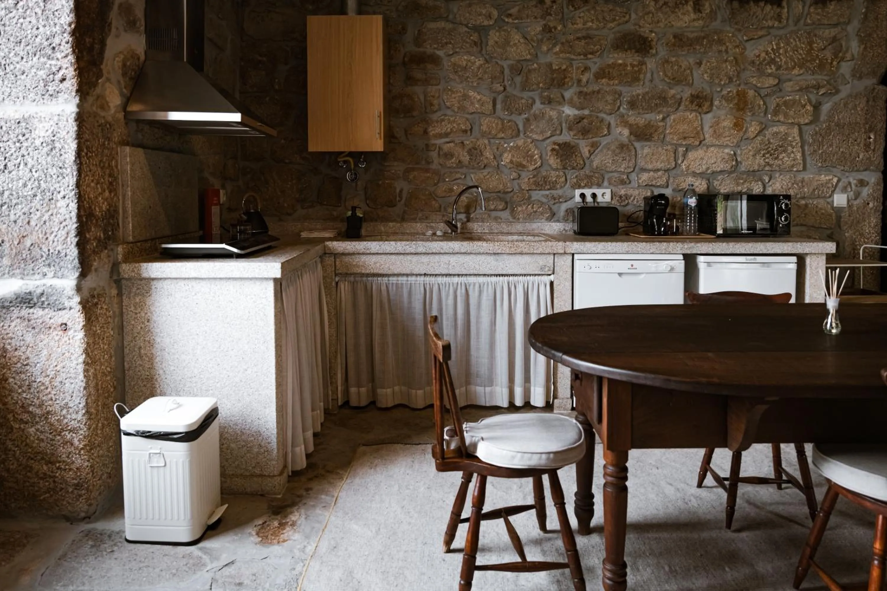 Quinta da Portela - Casa Visconde Arneiros - by RowdHouses