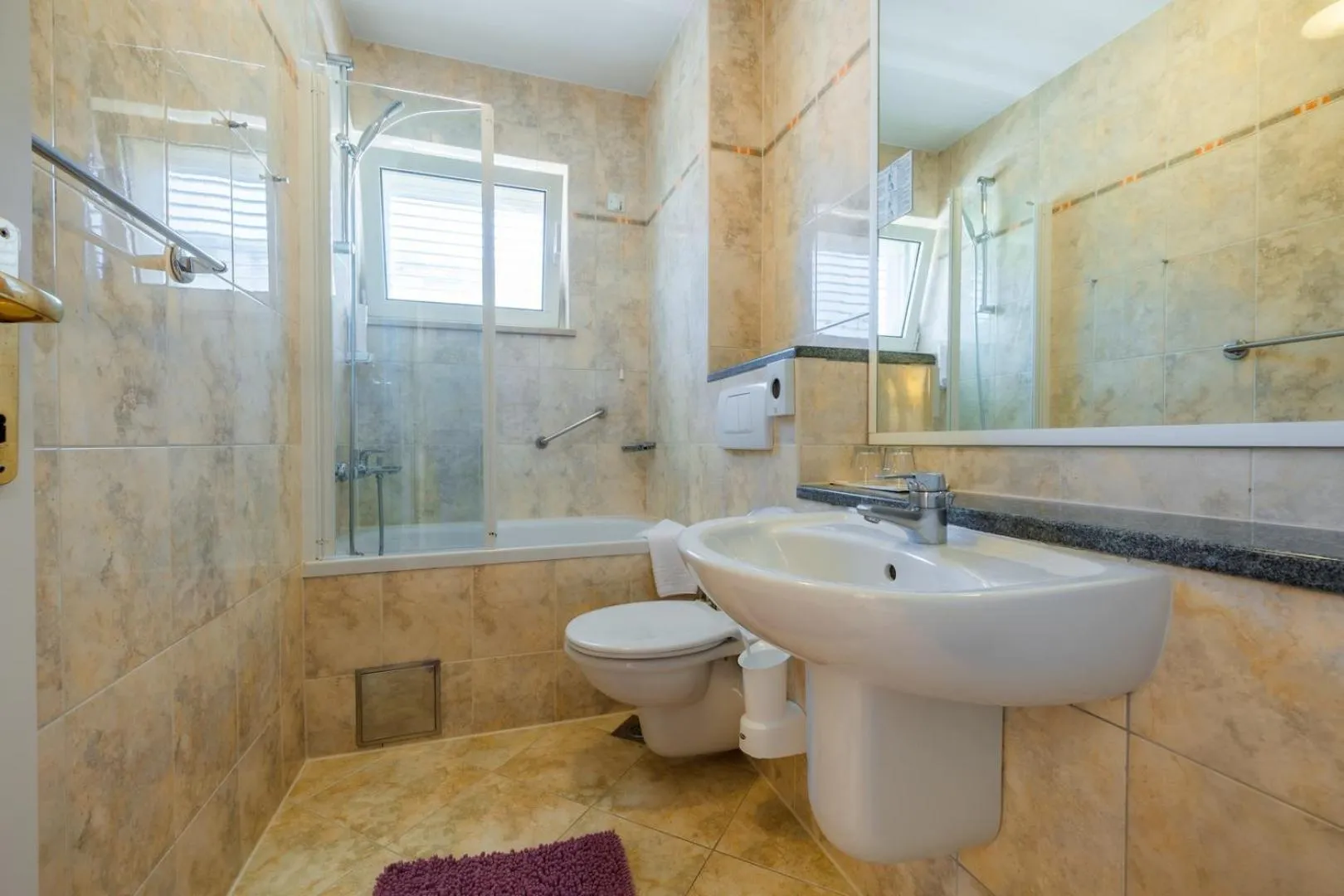 Toilet in Apartel Park Osejava