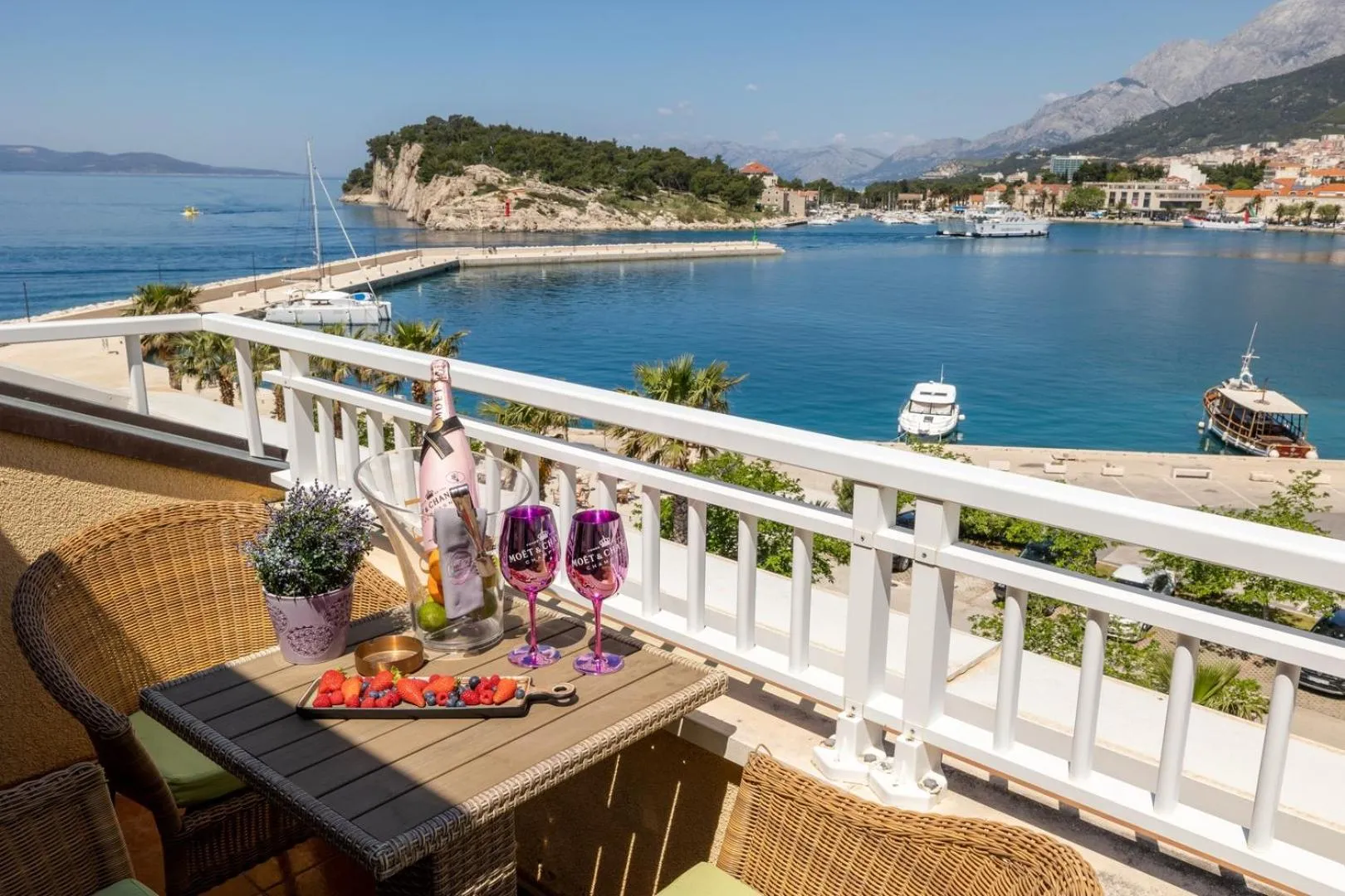 Seating area in Apartel Park Osejava