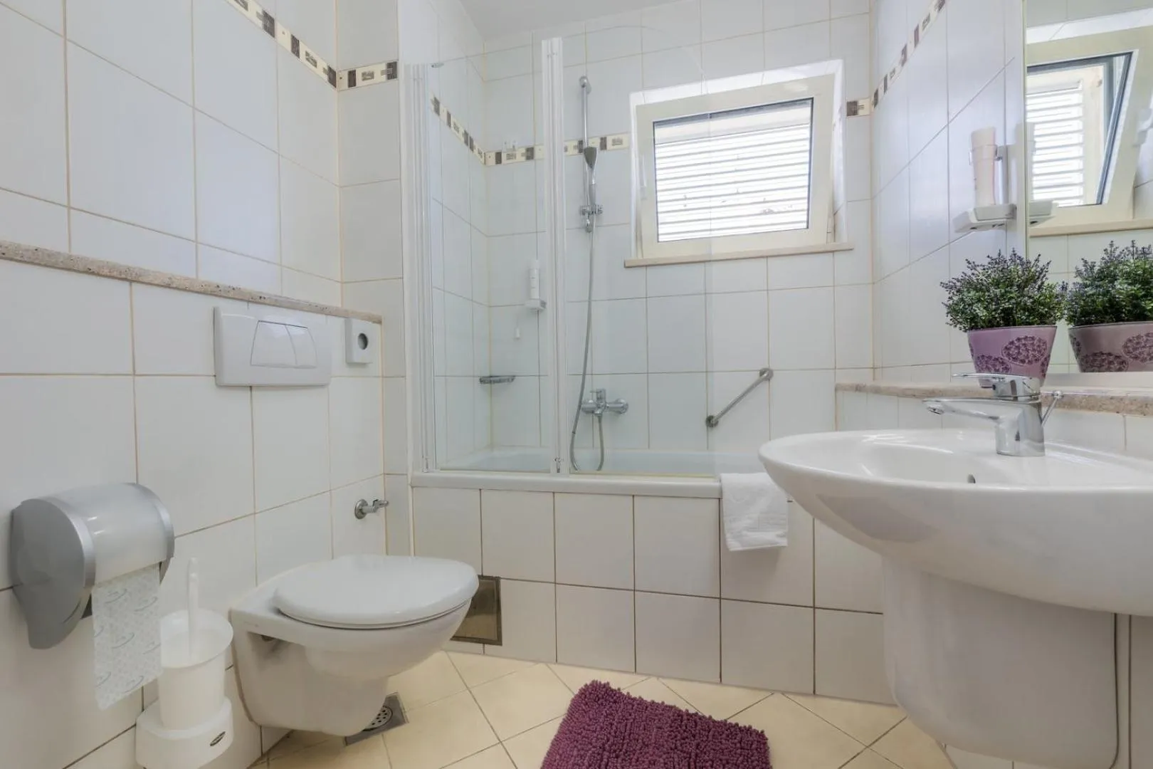 Toilet in Apartel Park Osejava