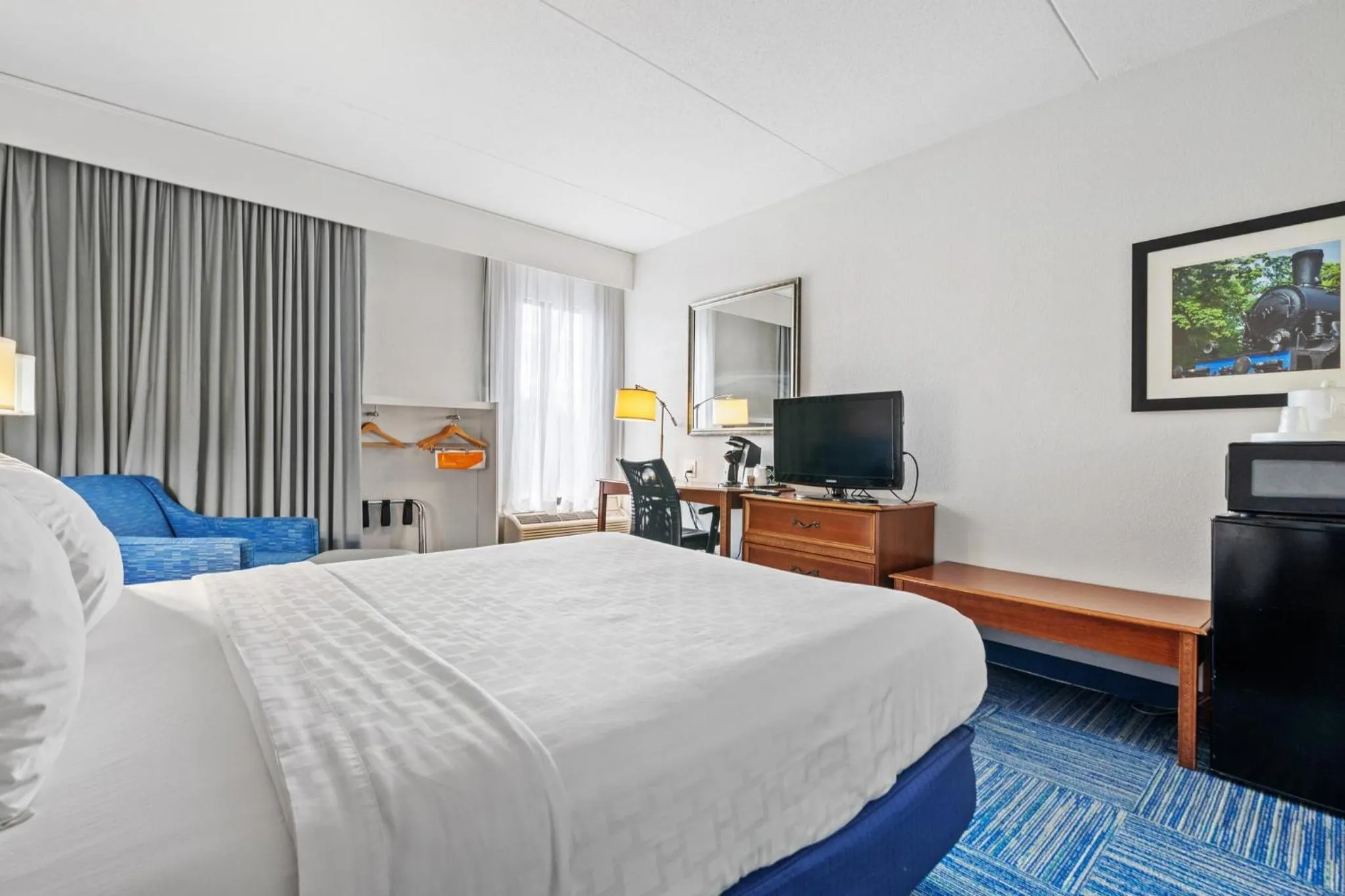 Photo of the whole room, Bed in Allentown Park Hotel by The Red Collection